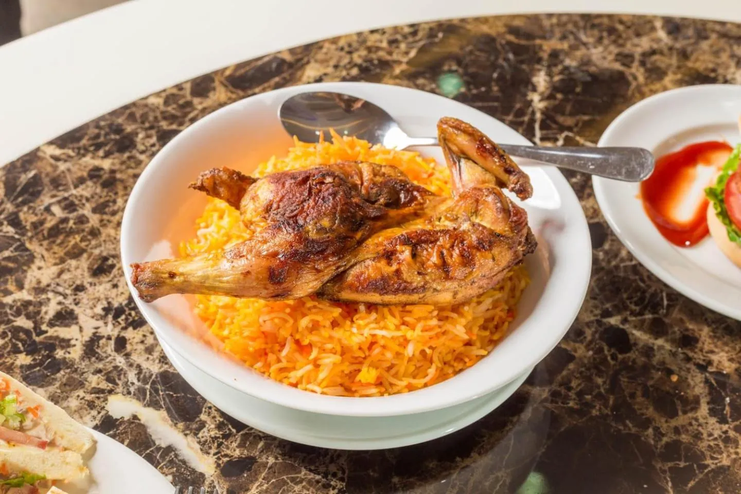 Food and drinks in Al Jabal Hotel