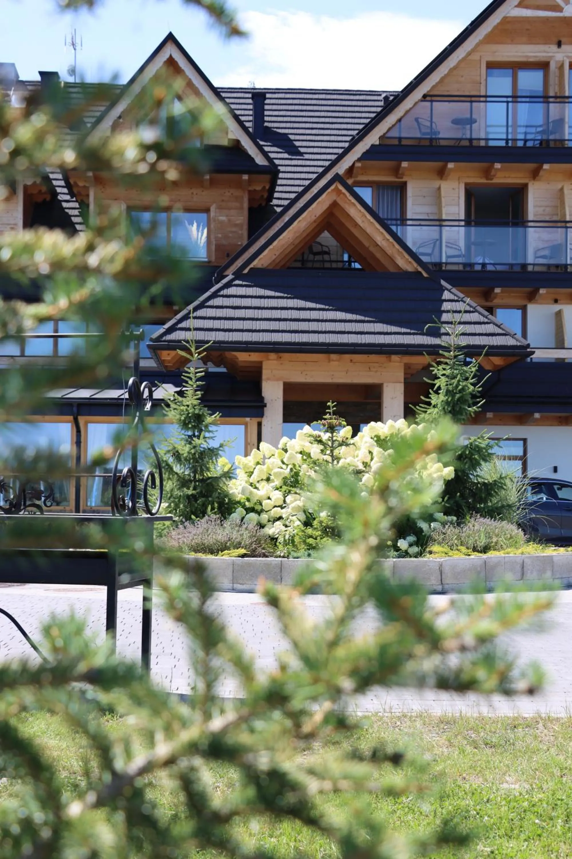 Property building in Askana