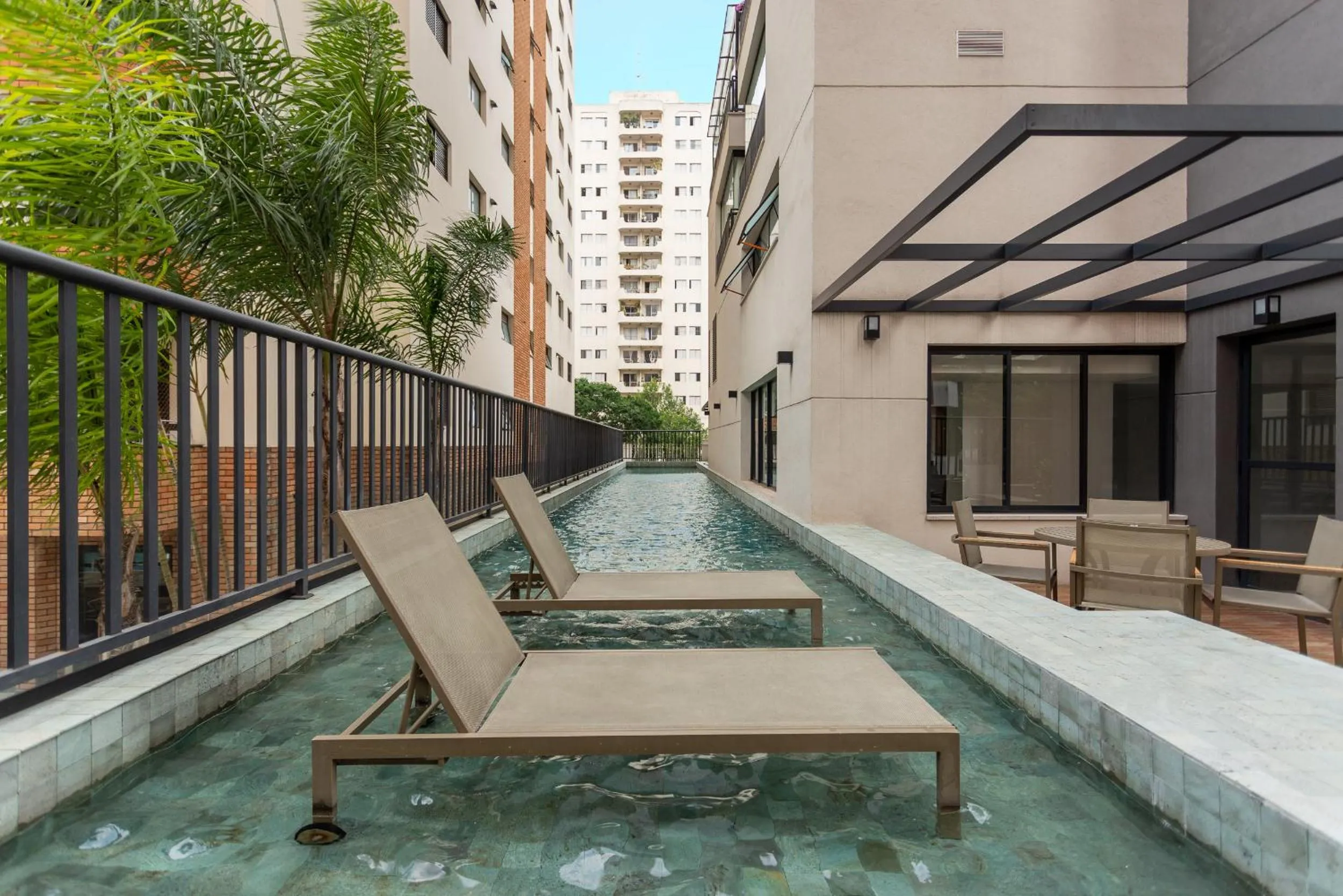 Swimming pool in Charlie Cobogó Pinheiros