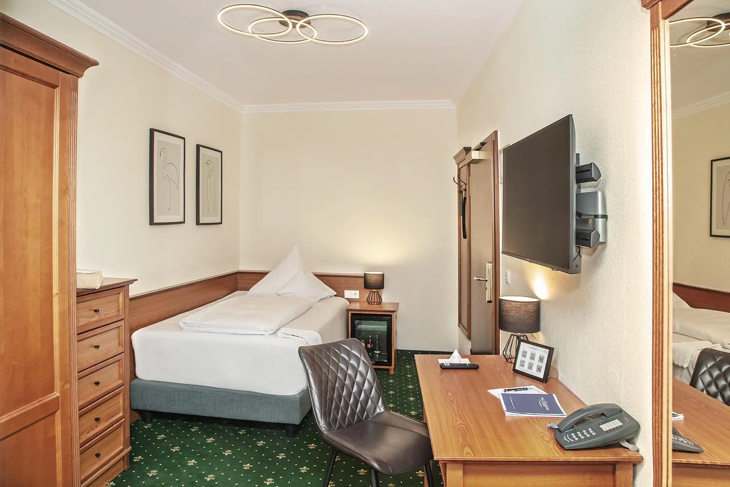 Photo of the whole room, Bed in Hotel-Gasthof Höttl