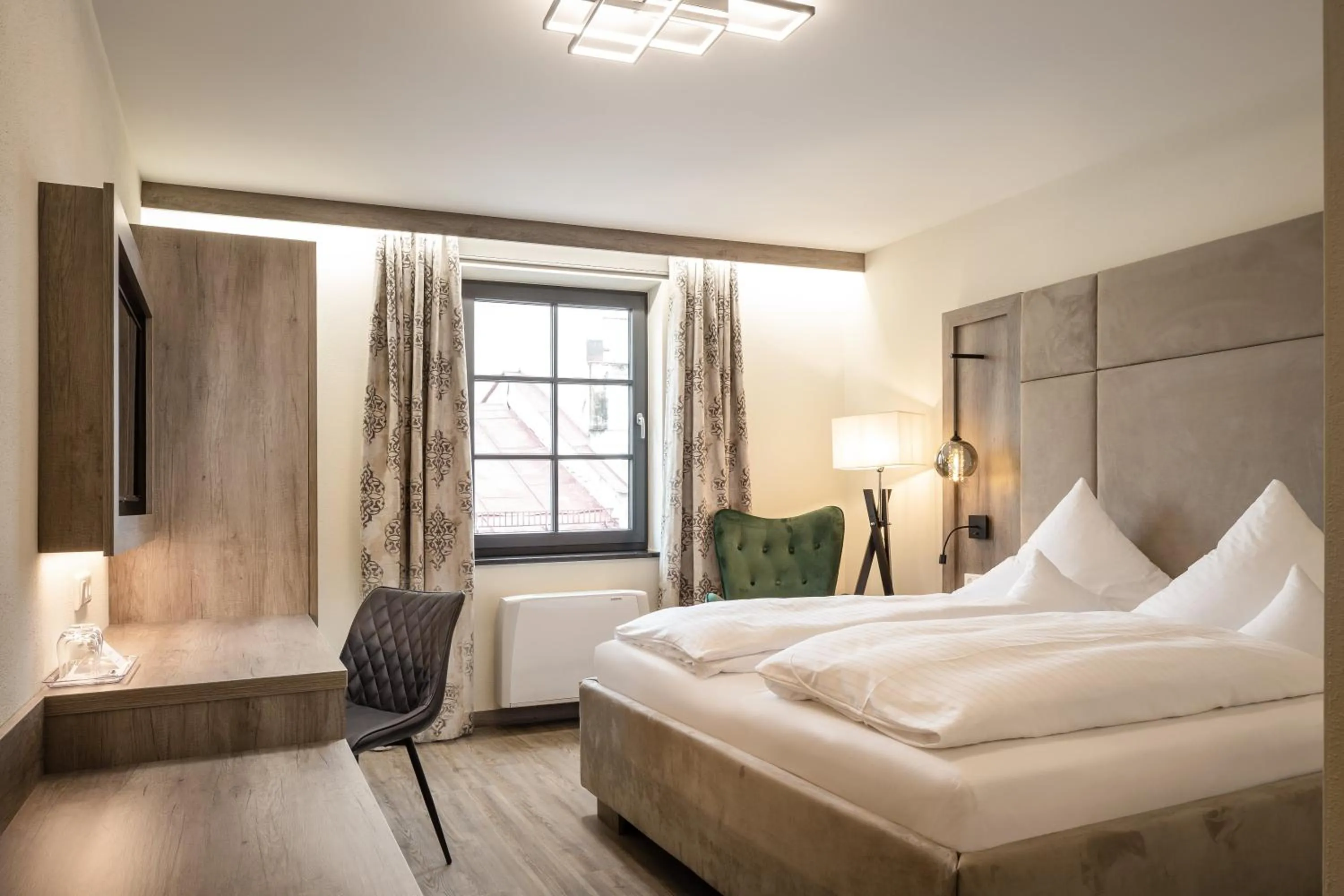 Photo of the whole room, Bed in Hotel-Gasthof Höttl