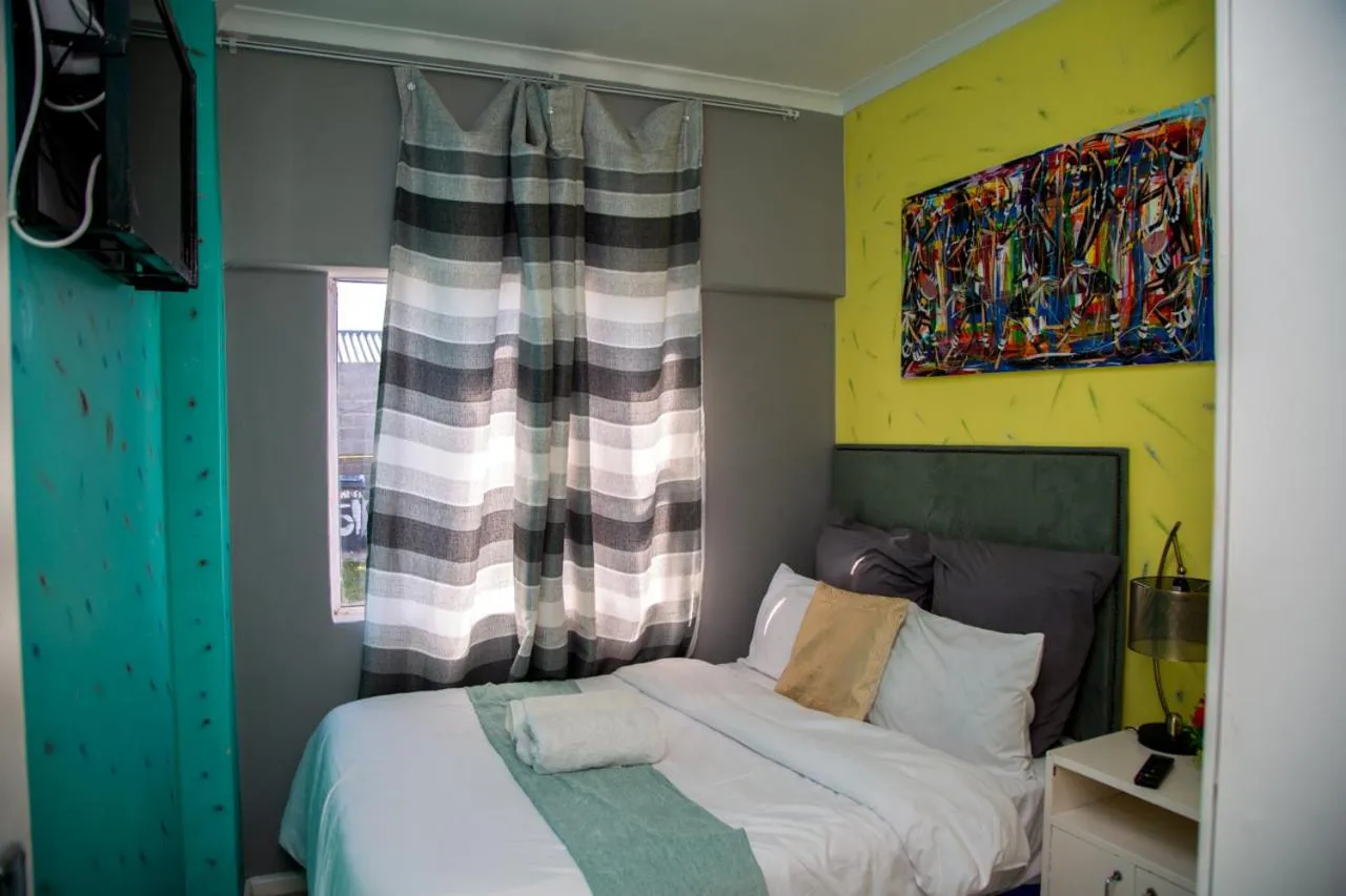 Bed in Relaxing Guest House in th Heart of Ndabeni