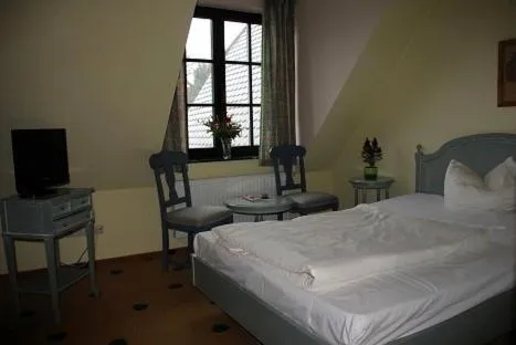 Photo of the whole room, Bed in Müritz Landhotel Grüner Baum