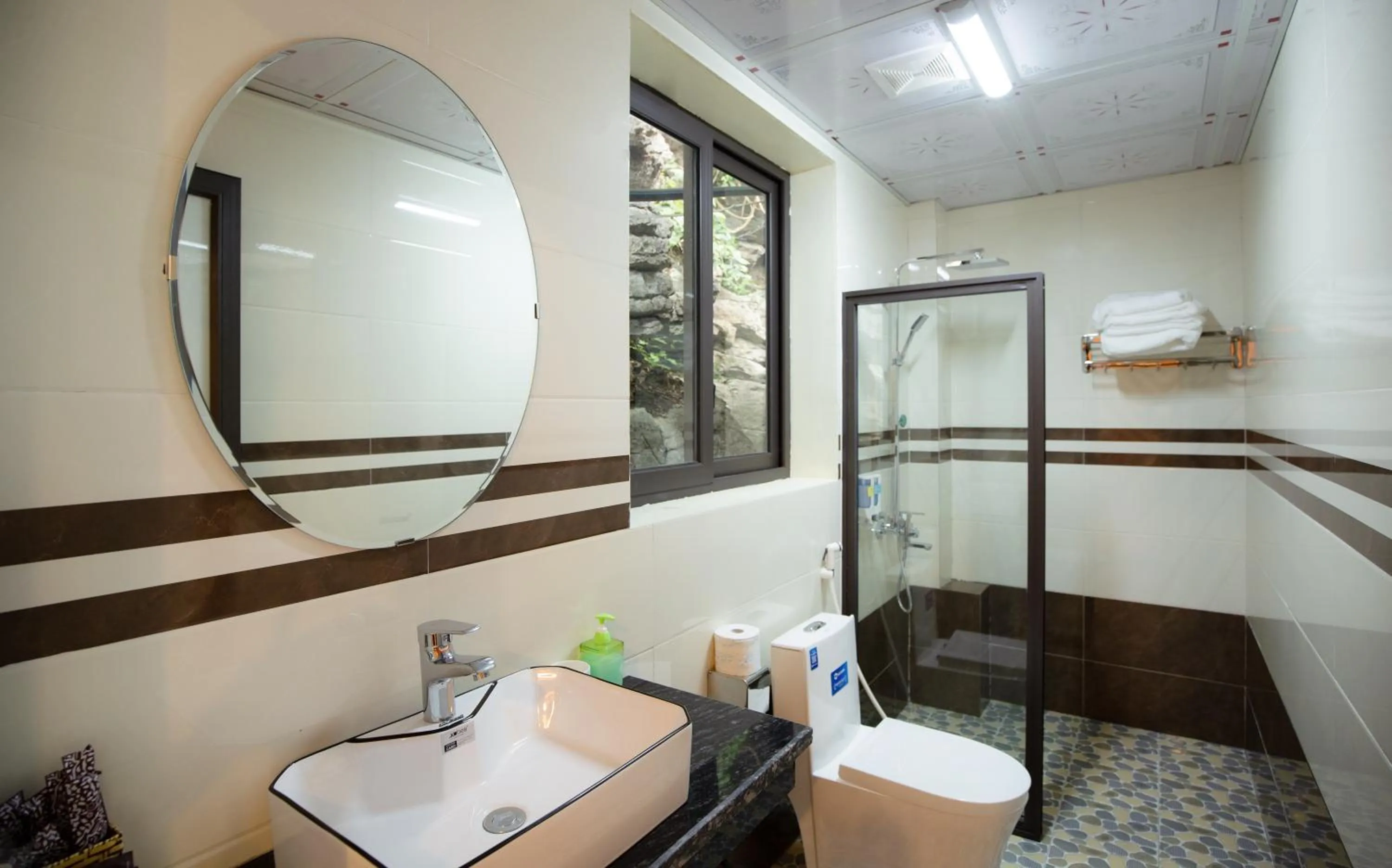 HoangLong Riverside Homestay