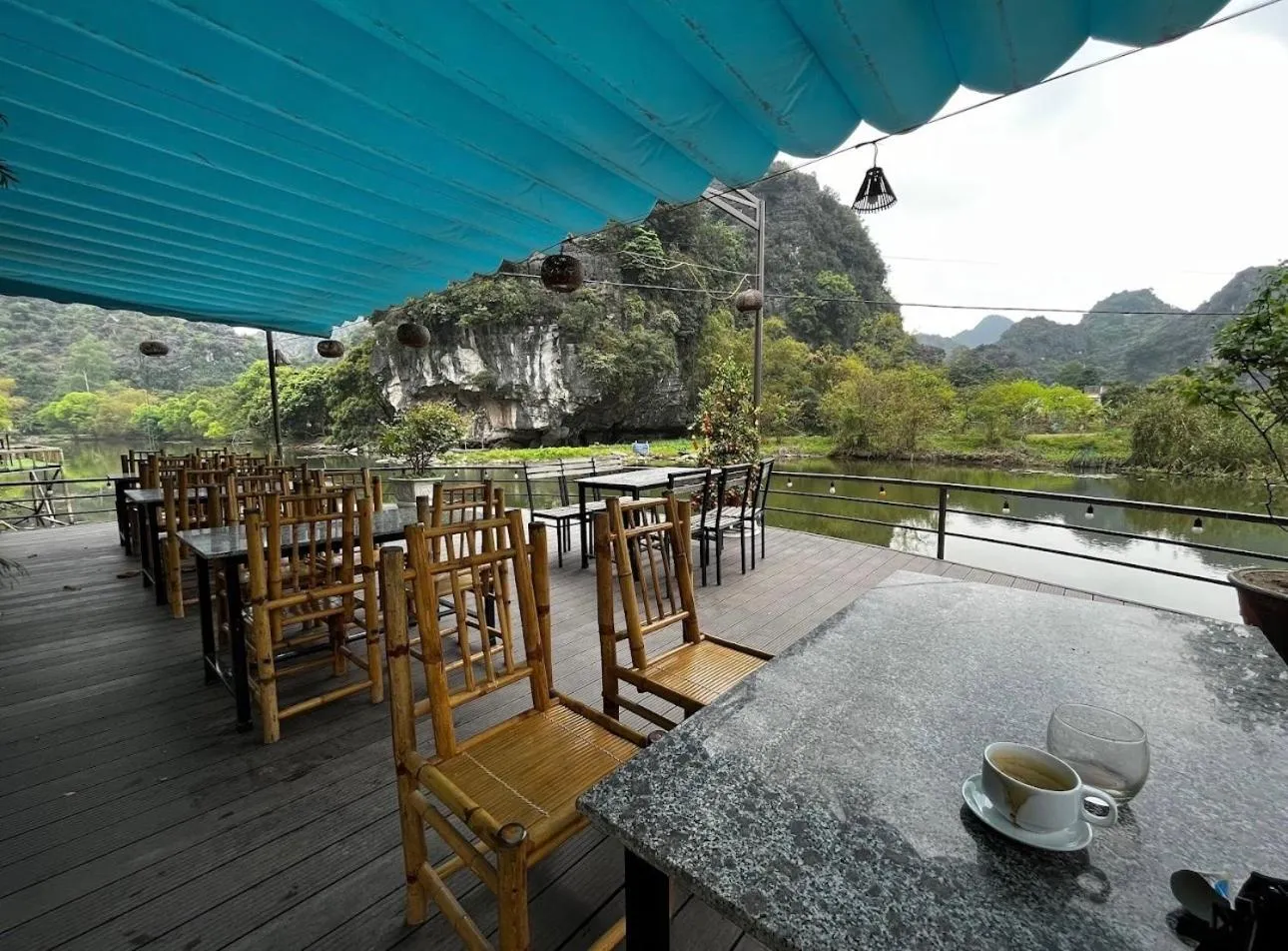 HoangLong Riverside Homestay