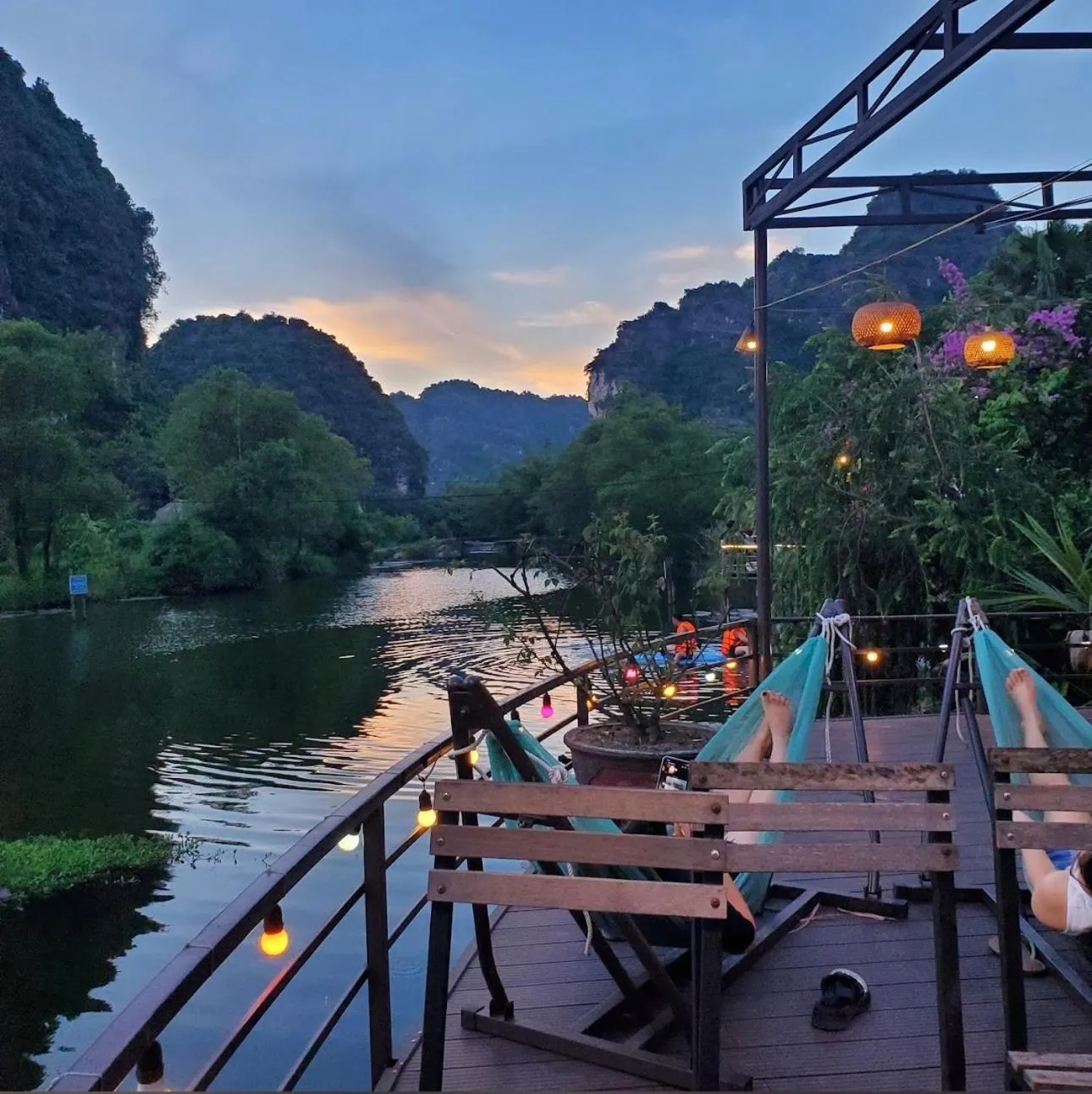 HoangLong Riverside Homestay
