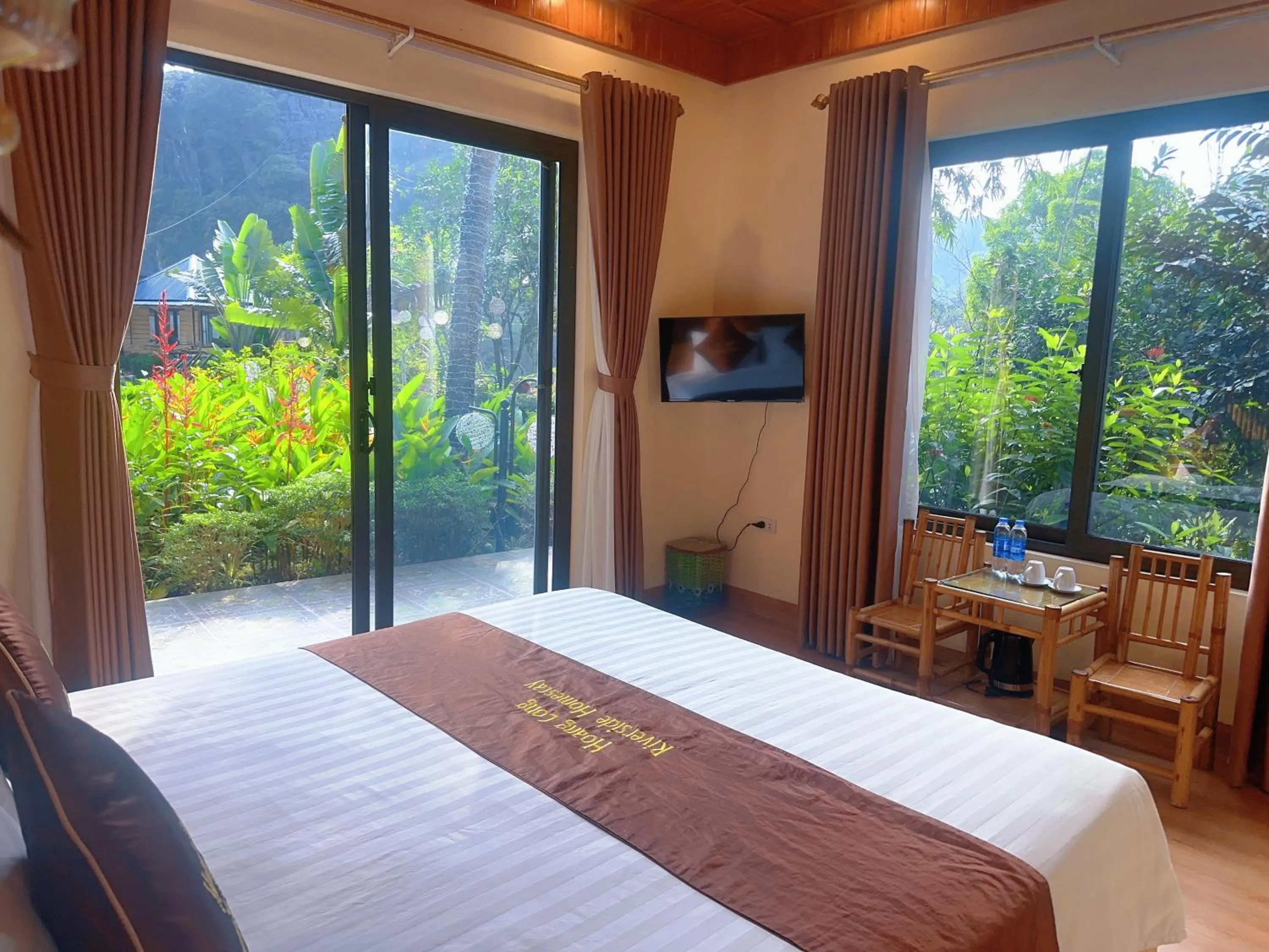 Bed in HoangLong Riverside Homestay