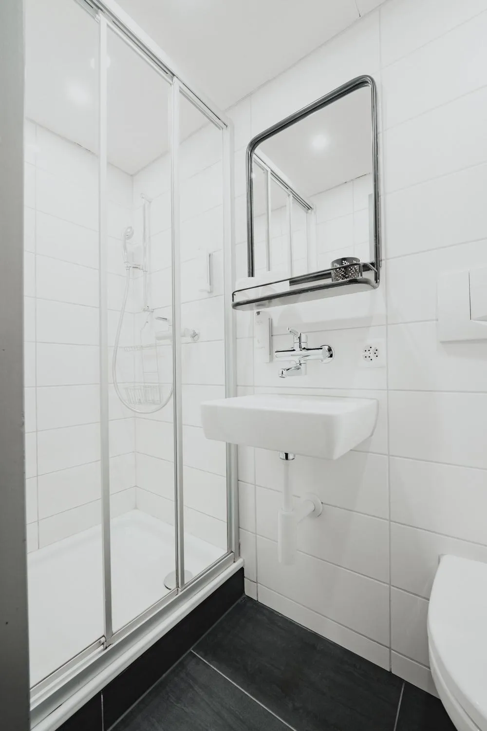 Shower in No8 Boutique Hotel - self check in