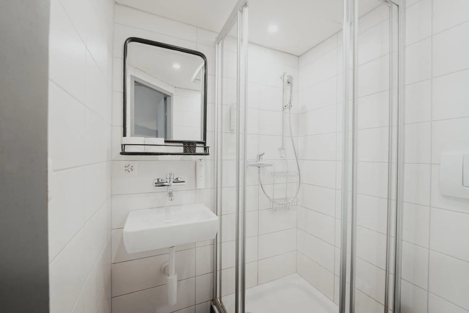 Shower in No8 Boutique Hotel - self check in