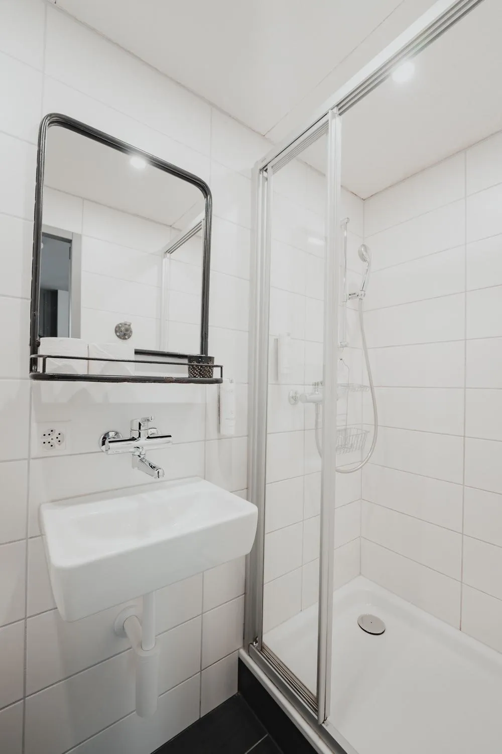 Shower in No8 Boutique Hotel - self check in