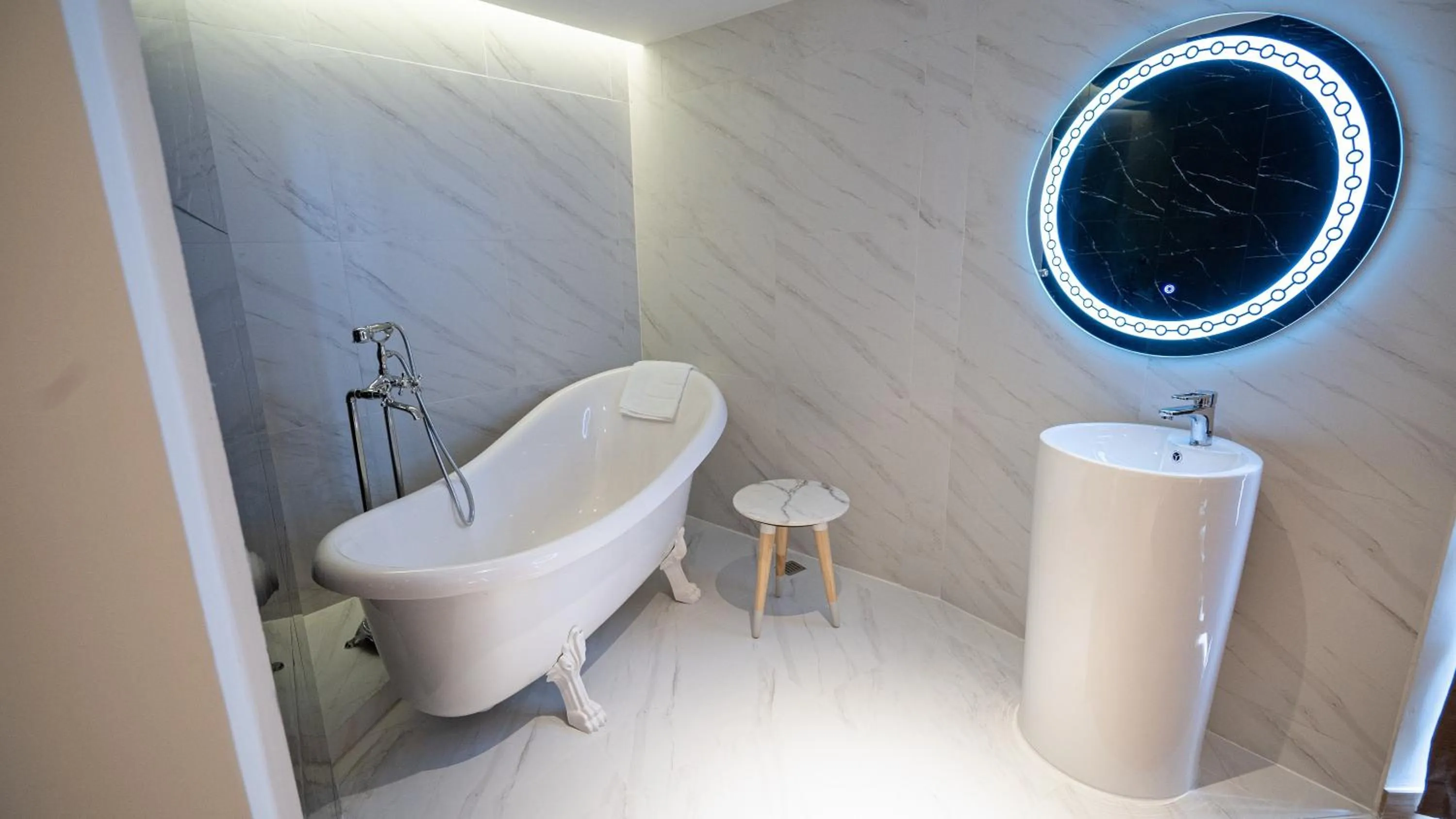 Bathroom in Pannarai Hotel Bangkok-Pra tunam