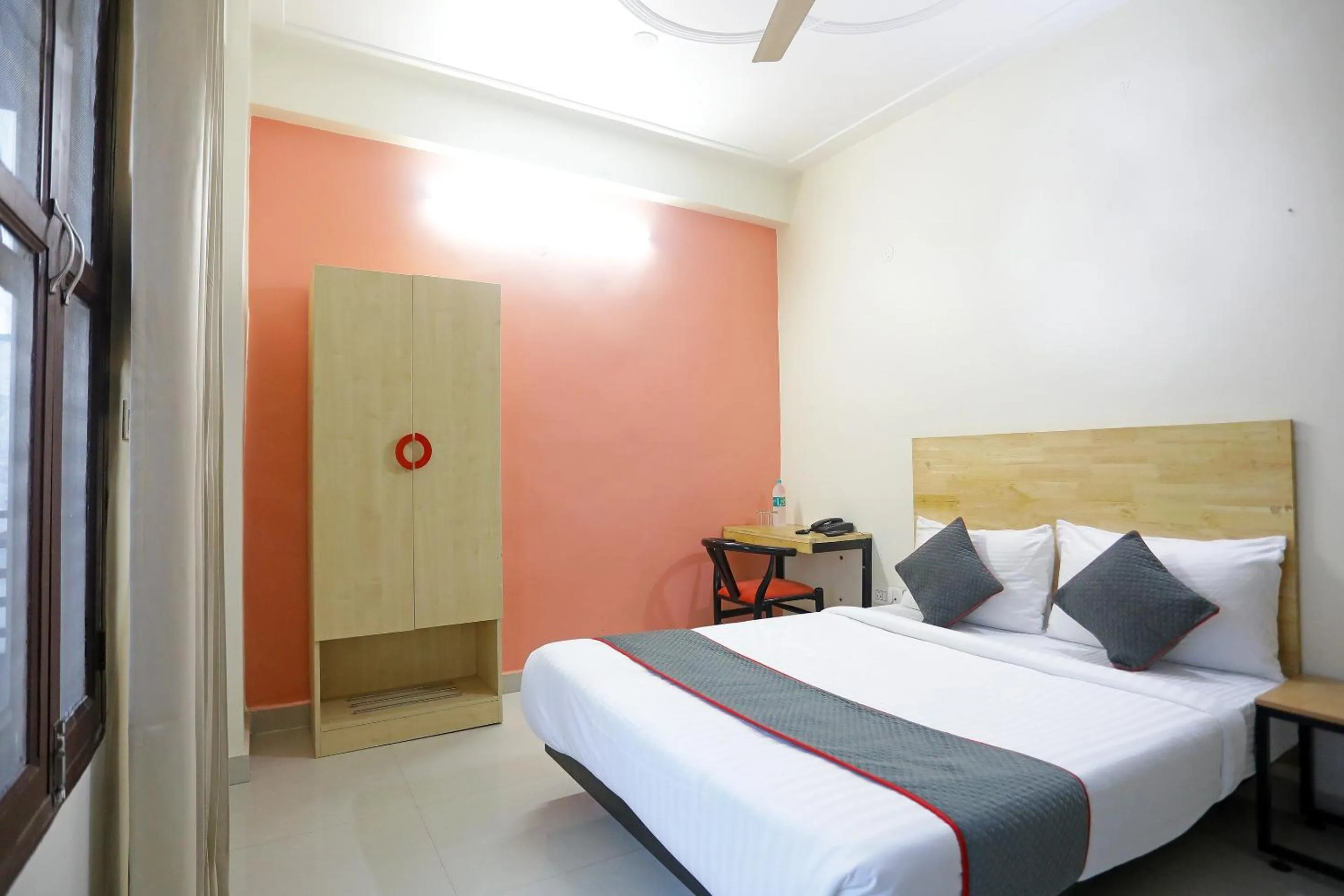 Bedroom, Bed in Super Townhouse Cloud Bay, Near Genpact, Sector-69, Gurgaon