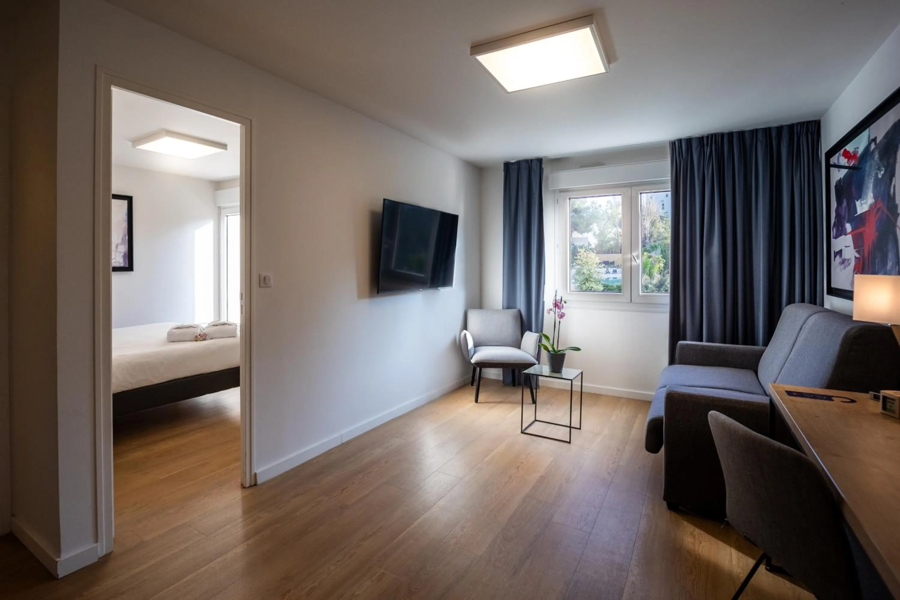 Photo of the whole room, Bed in Le Drip's