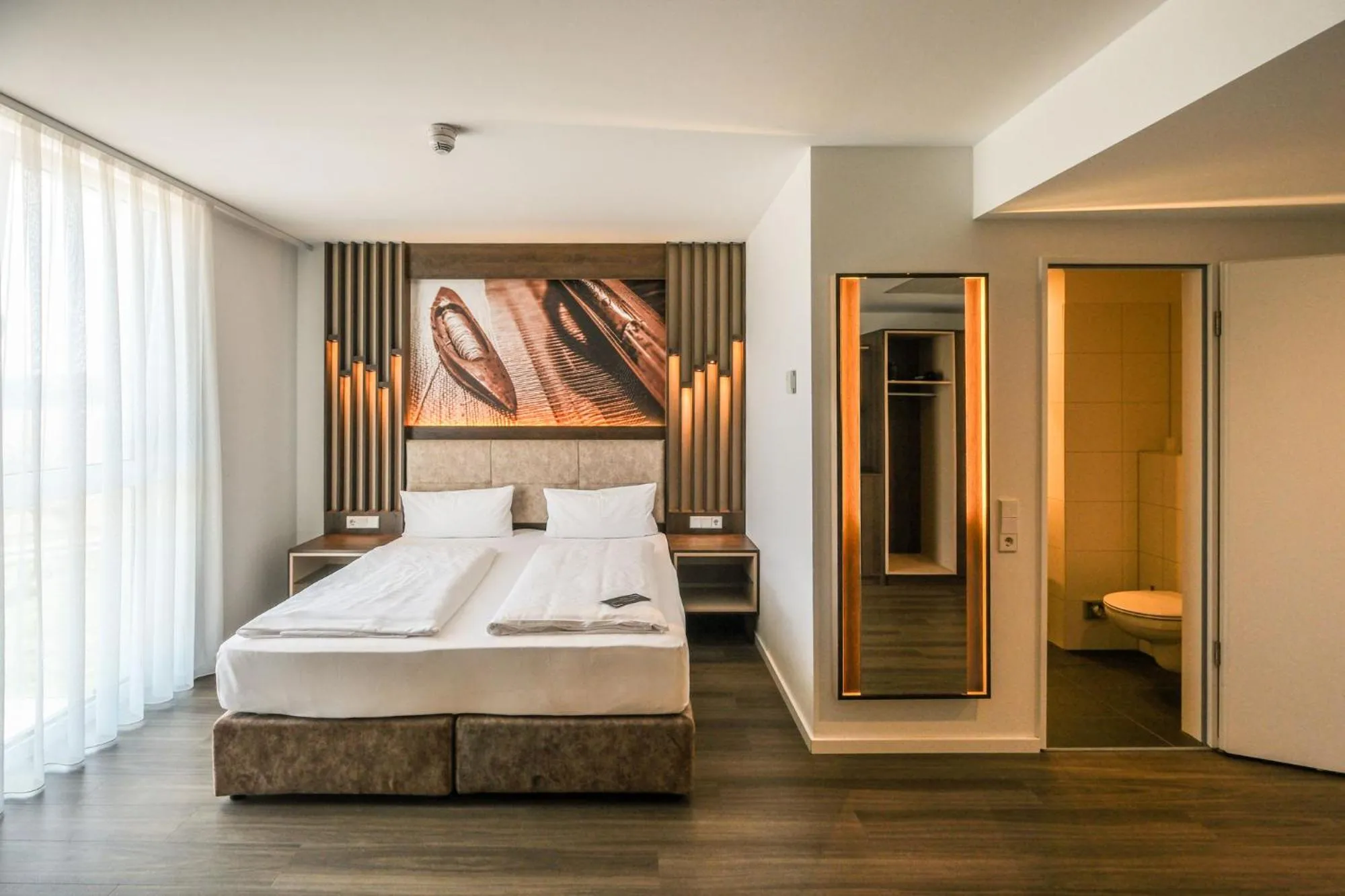 Photo of the whole room, Bed in Tools Hotel Laichingen