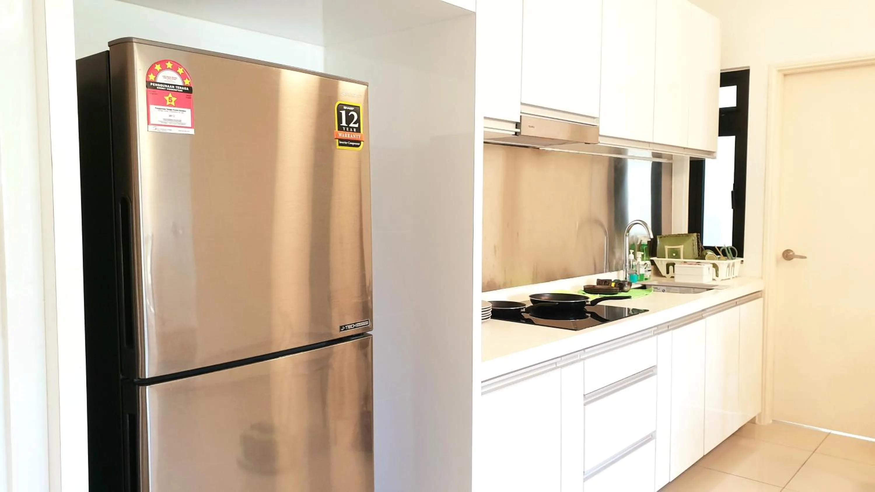 Kitchen or kitchenette in Kimura Ryokan Legoland Nusajaya