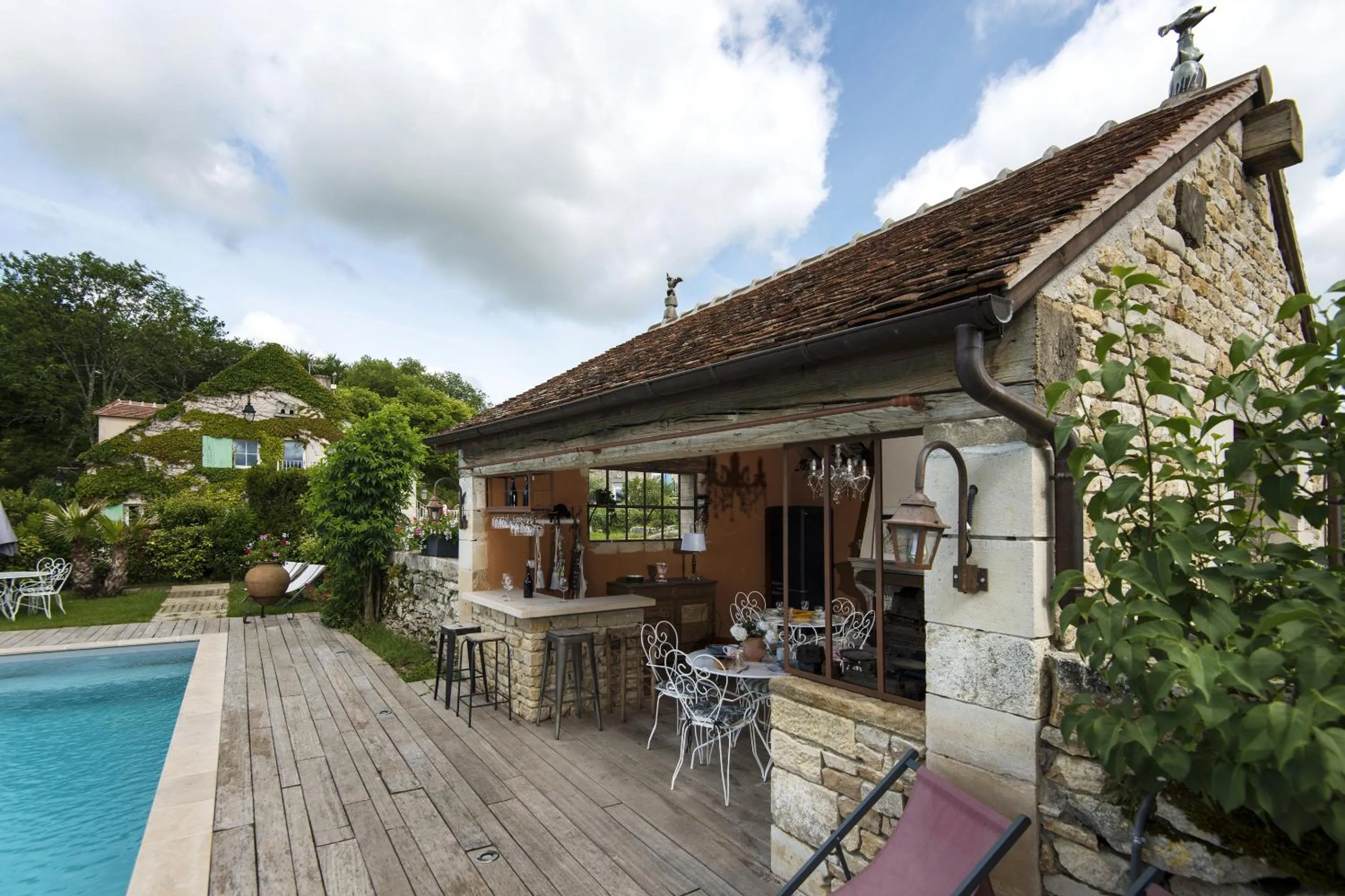 Pool view in Le Domaine des Carriers