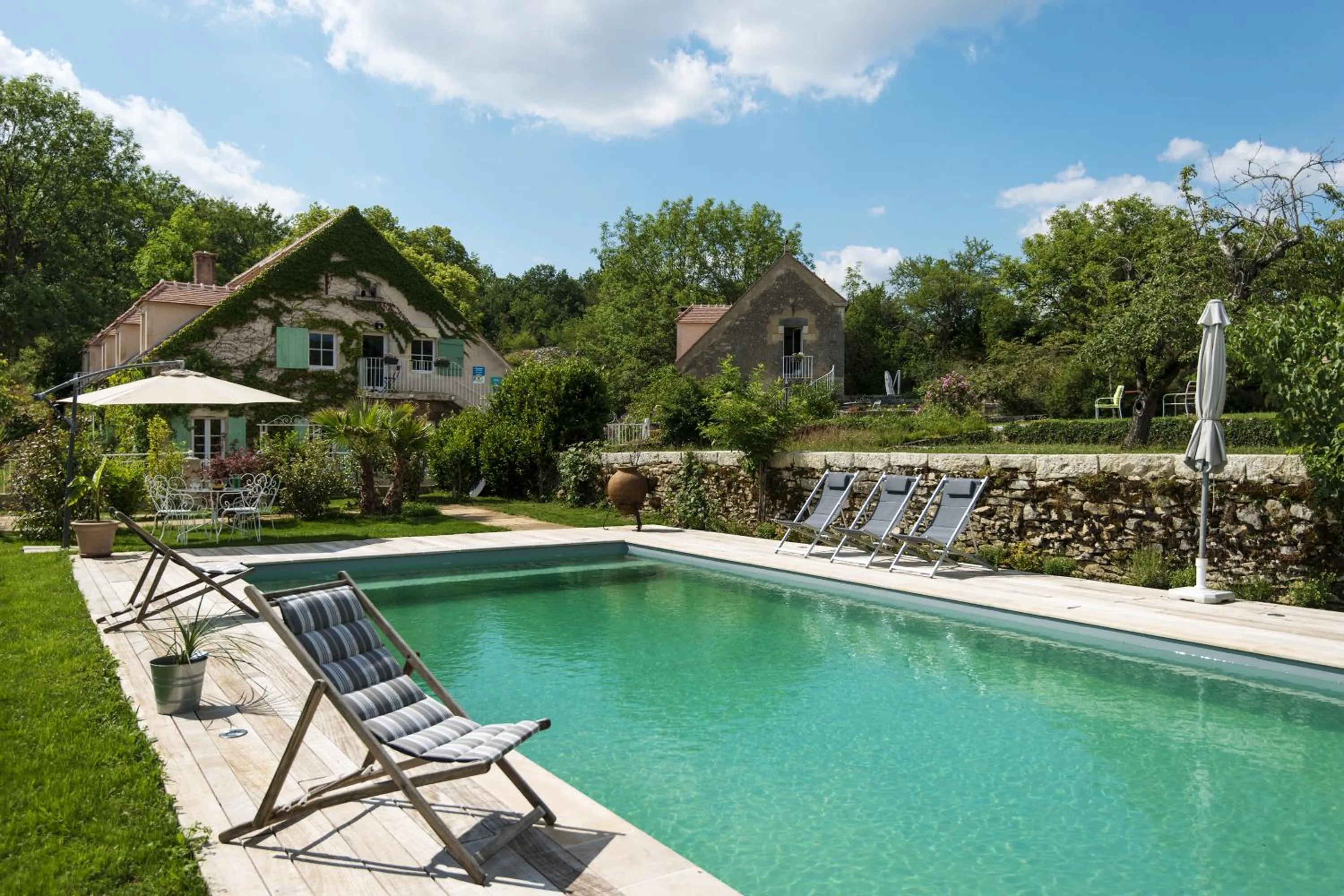 Pool view in Le Domaine des Carriers