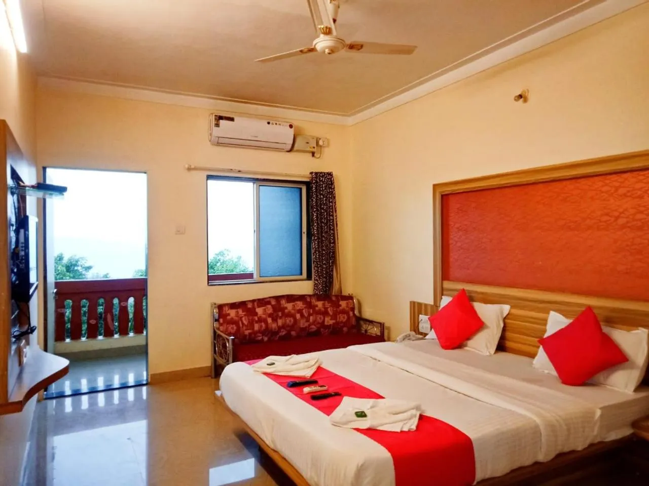 Bed in Shivneri Valley Escape Hotel - A Scenic Valley View Hotel in Mahabaleshwar