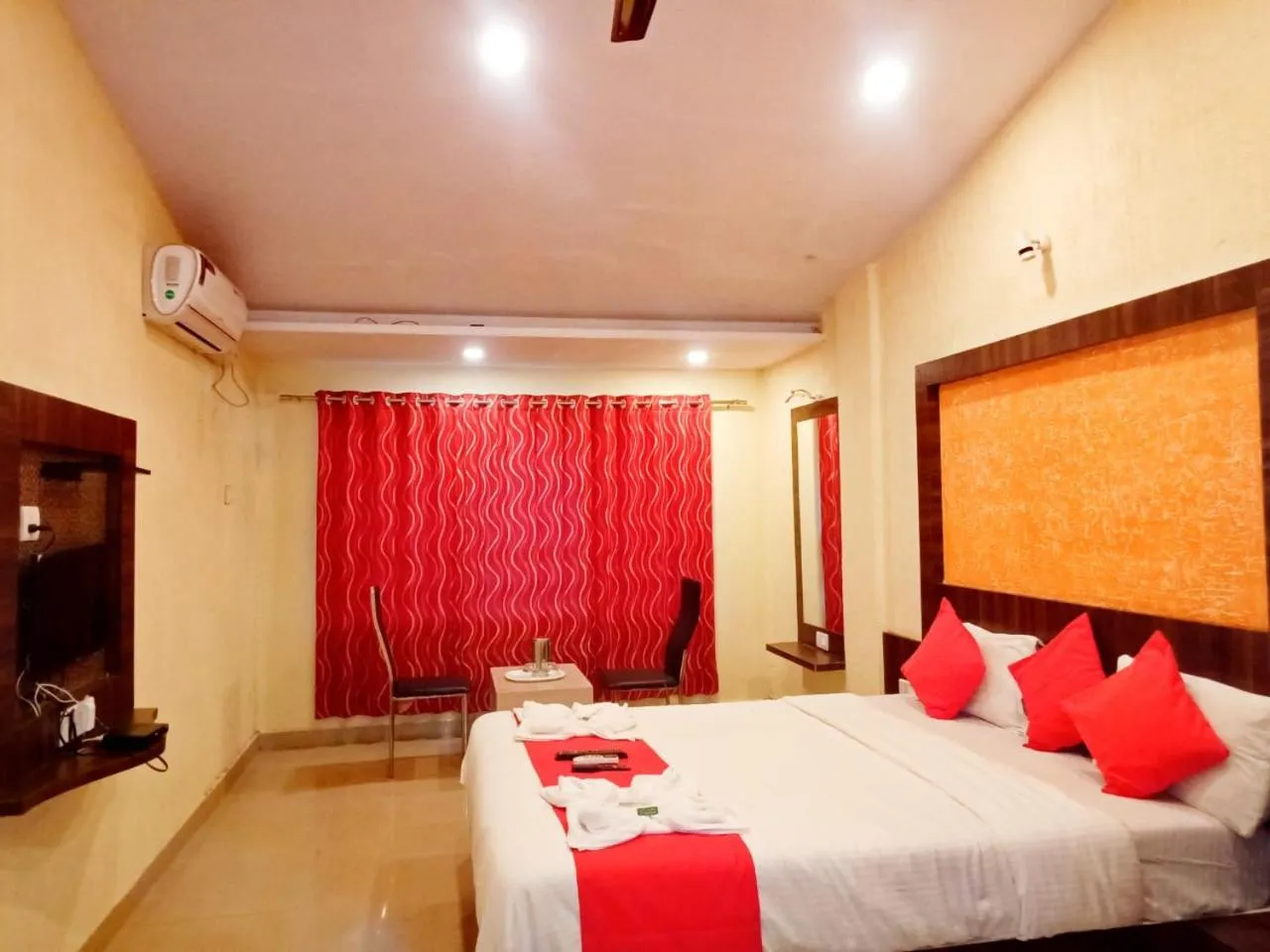 Bed in Shivneri Valley Escape Hotel - A Scenic Valley View Hotel in Mahabaleshwar