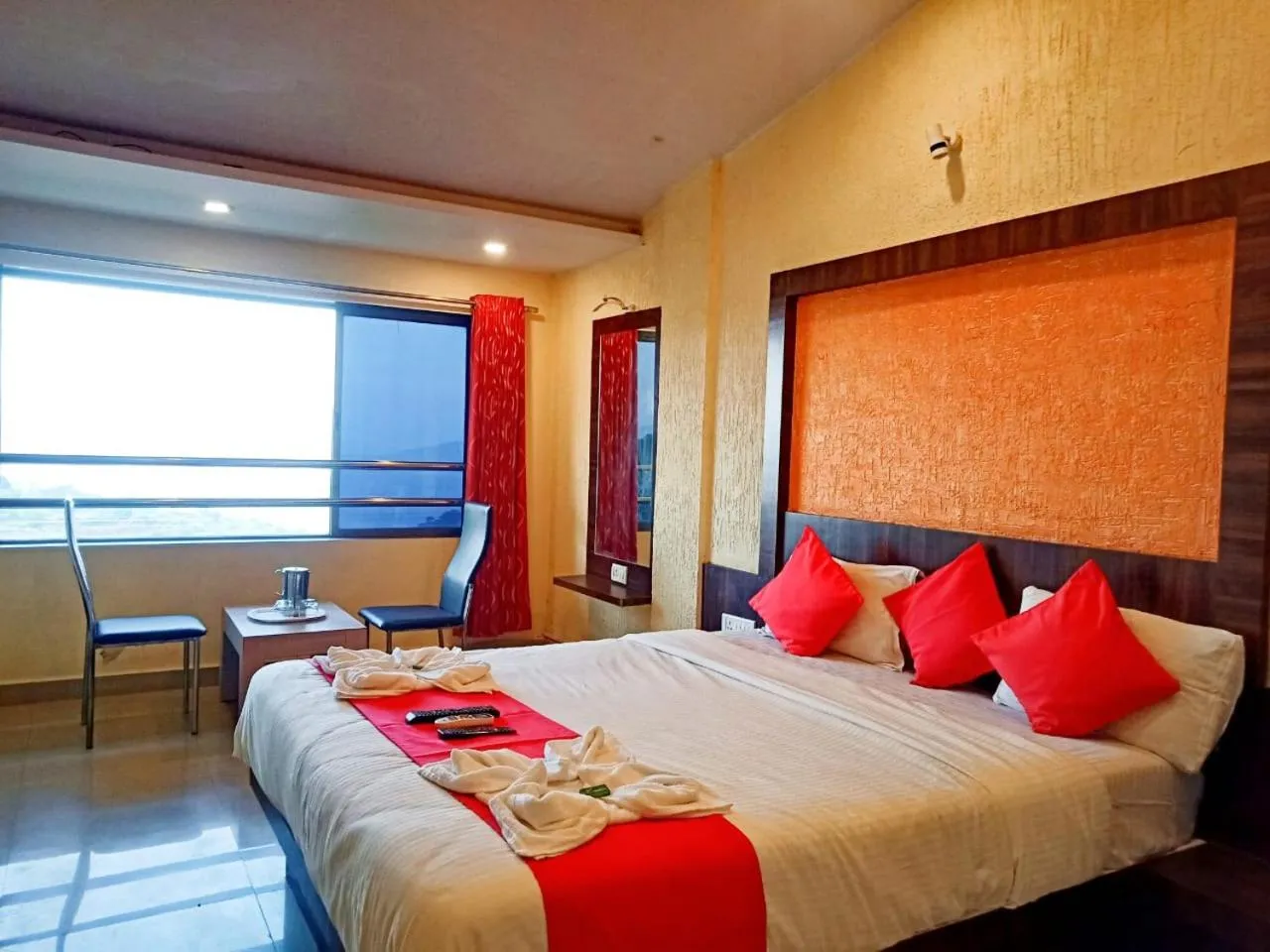 Bed in Shivneri Valley Escape Hotel - A Scenic Valley View Hotel in Mahabaleshwar
