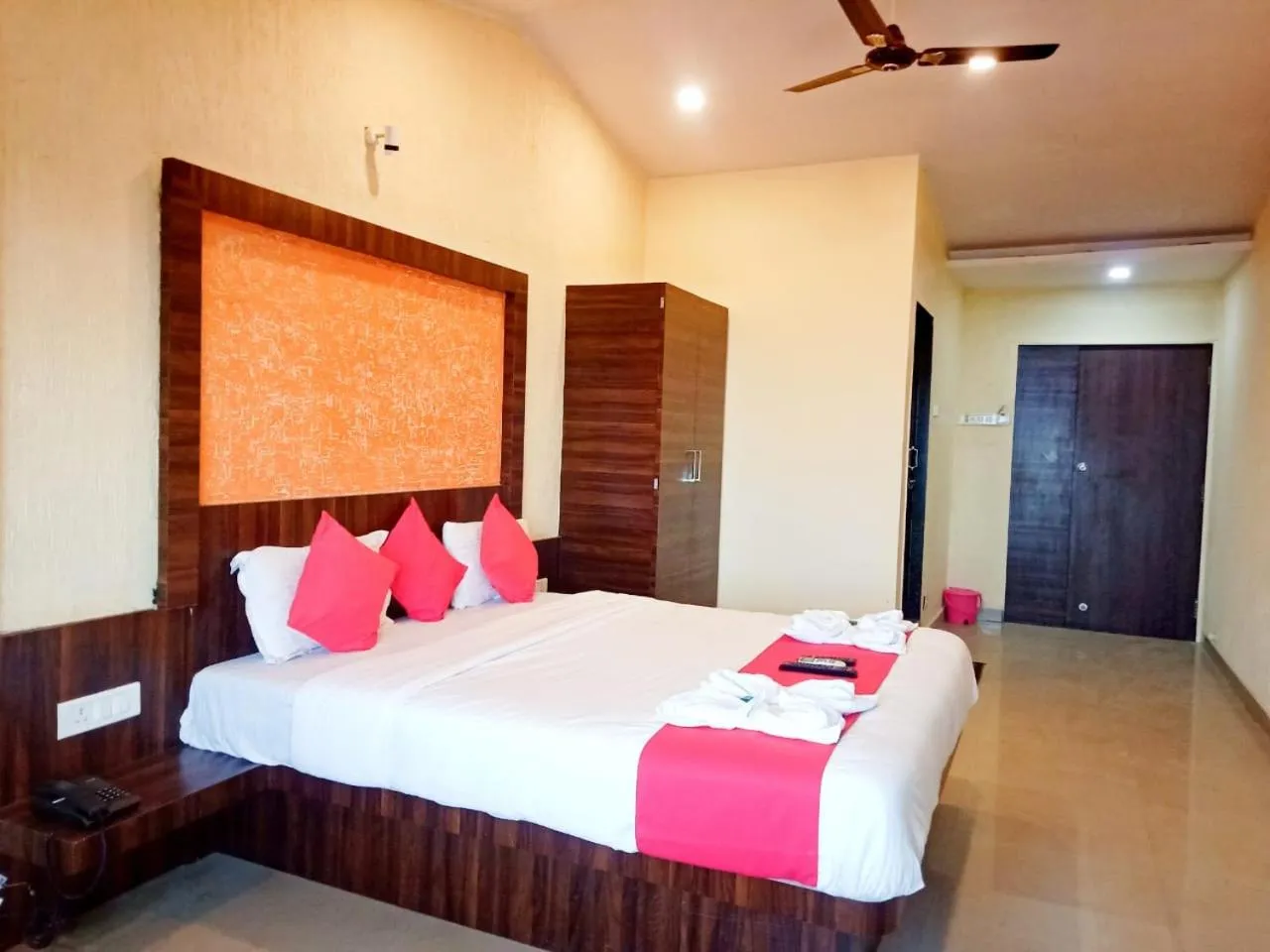 Bedroom, Bed in Shivneri Valley Escape Hotel - A Scenic Valley View Hotel in Mahabaleshwar