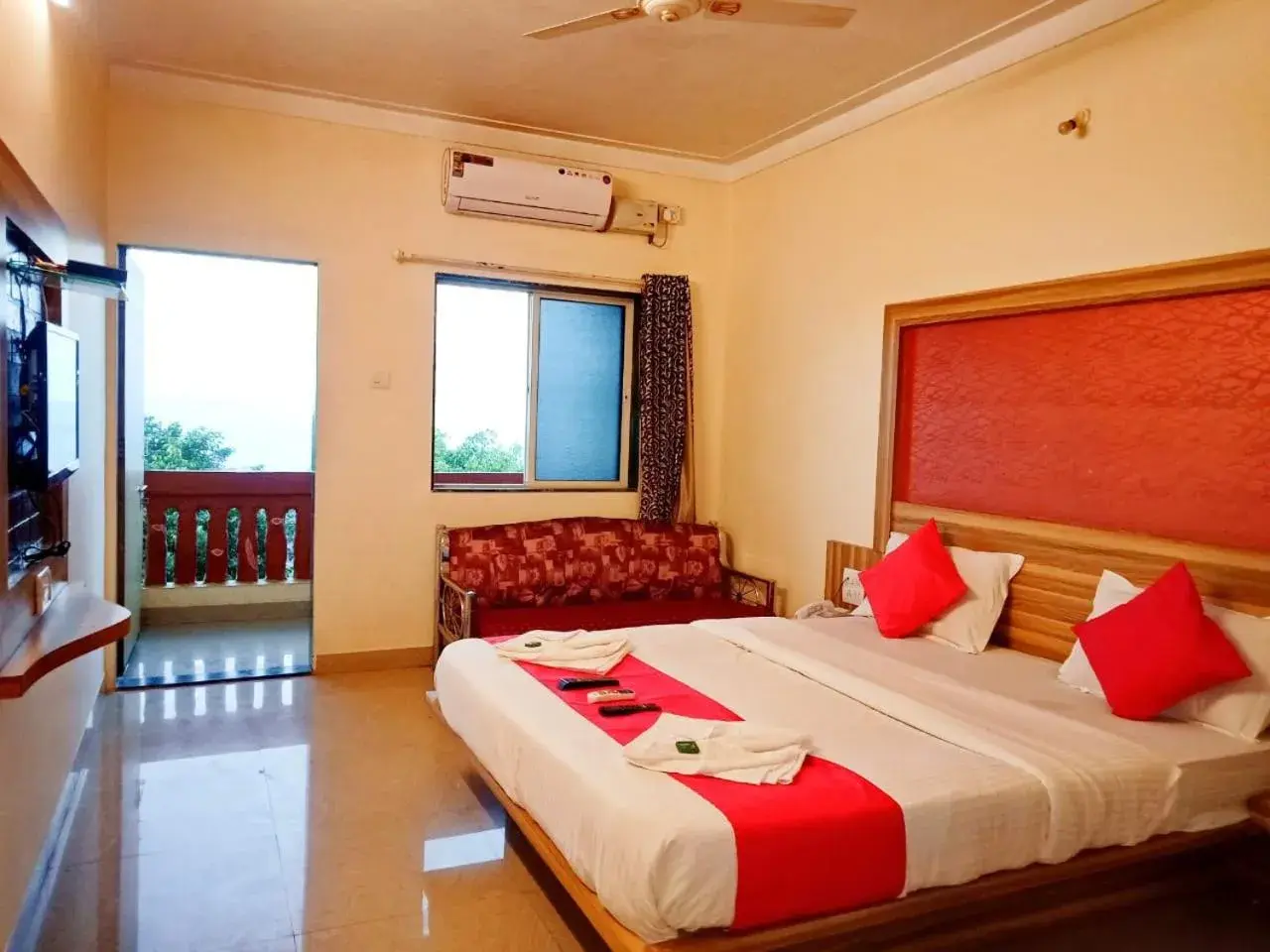 Double Room with Balcony in Shivneri Valley Escape Hotel - A Scenic Valley View Hotel in Mahabaleshwar Double Room with Balcony in Shivneri Valley Escape Hotel - A Scenic Valley View Hotel in Mahabaleshwar