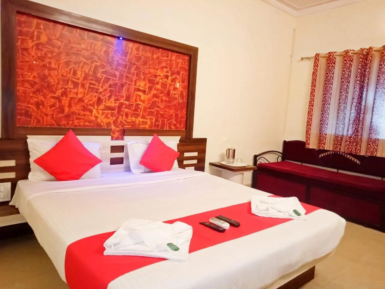 Photo of the whole room, Bed in Shivneri Valley Escape Hotel - A Scenic Valley View Hotel in Mahabaleshwar