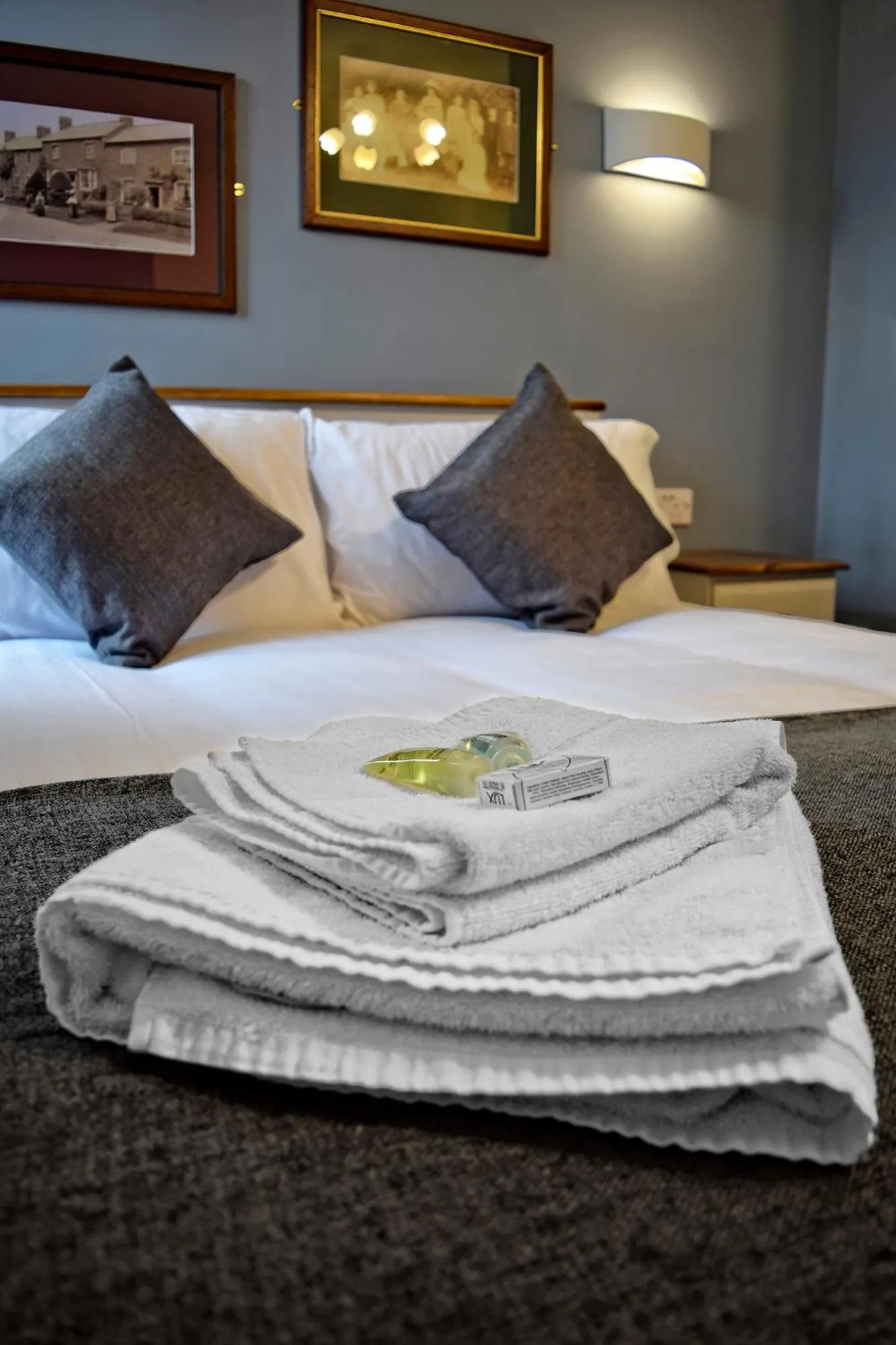 Bedroom, Bed in Hanbury Turn