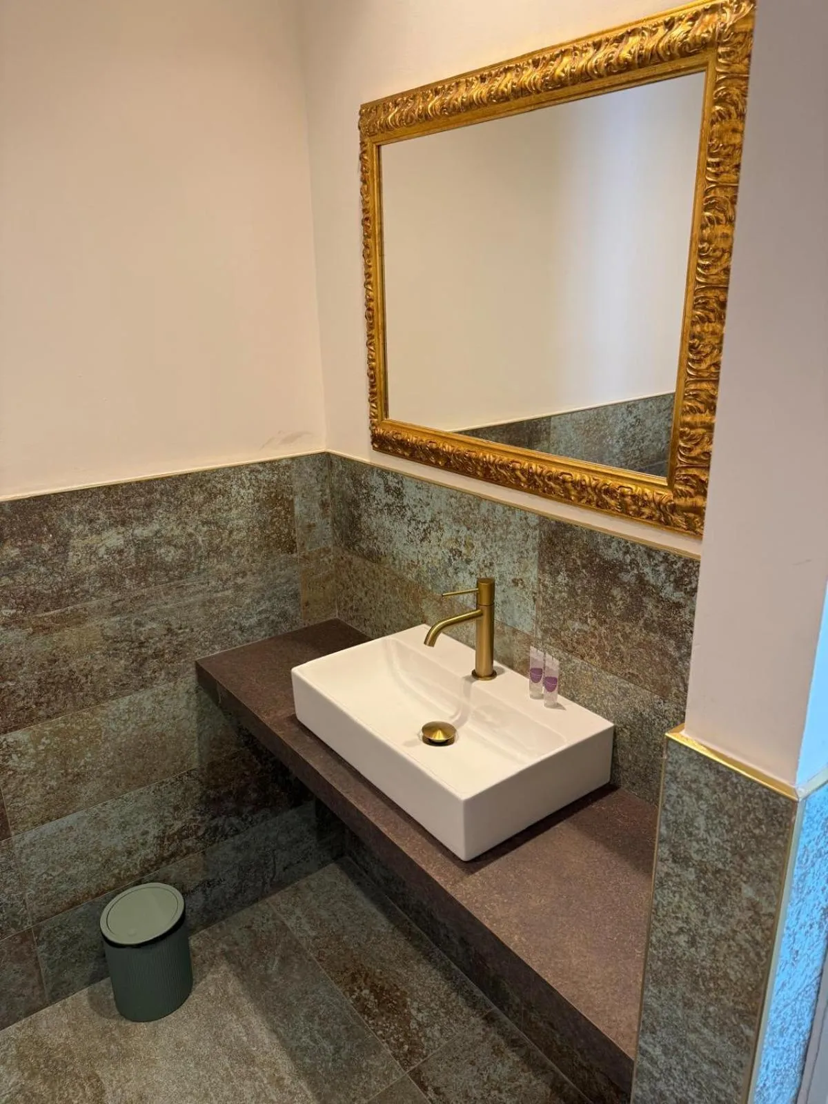 Bathroom in Hotello Trieste