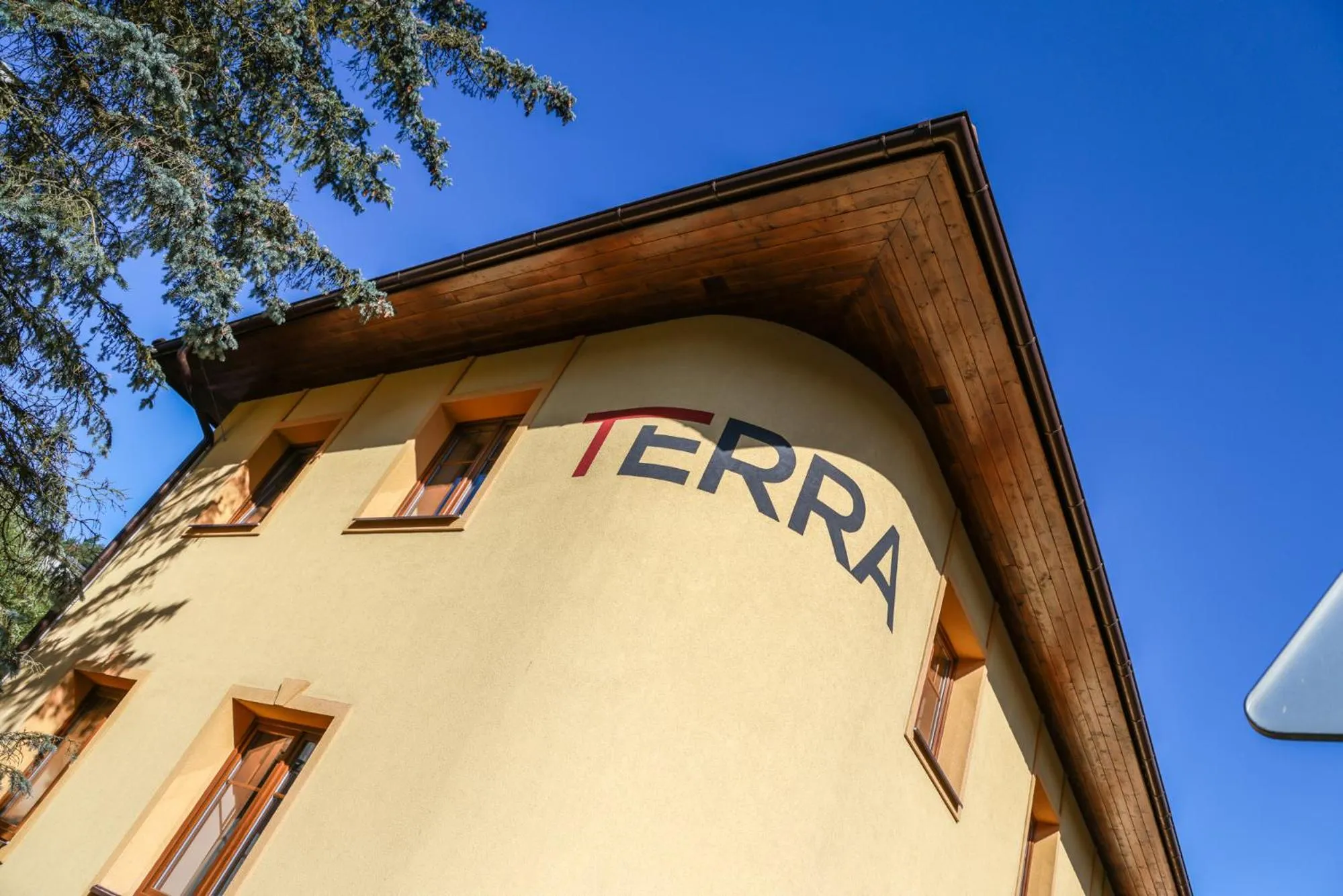 Property building in Vila Terra