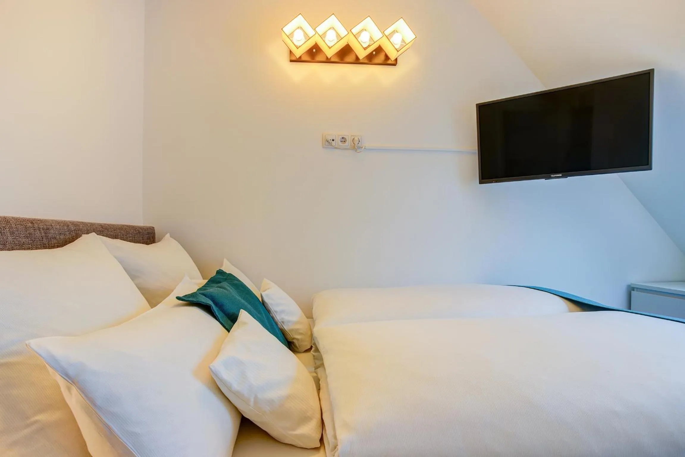 Photo of the whole room, Bed in Hotel Atlanta