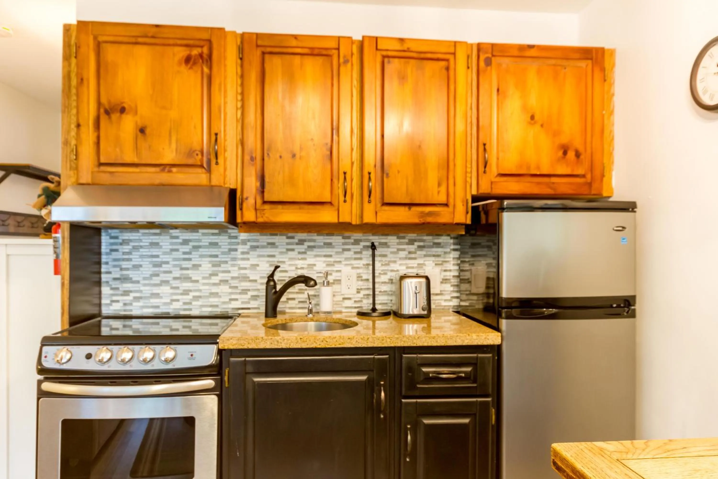 Cute and Cozy, walk to Gondola Ski in Out