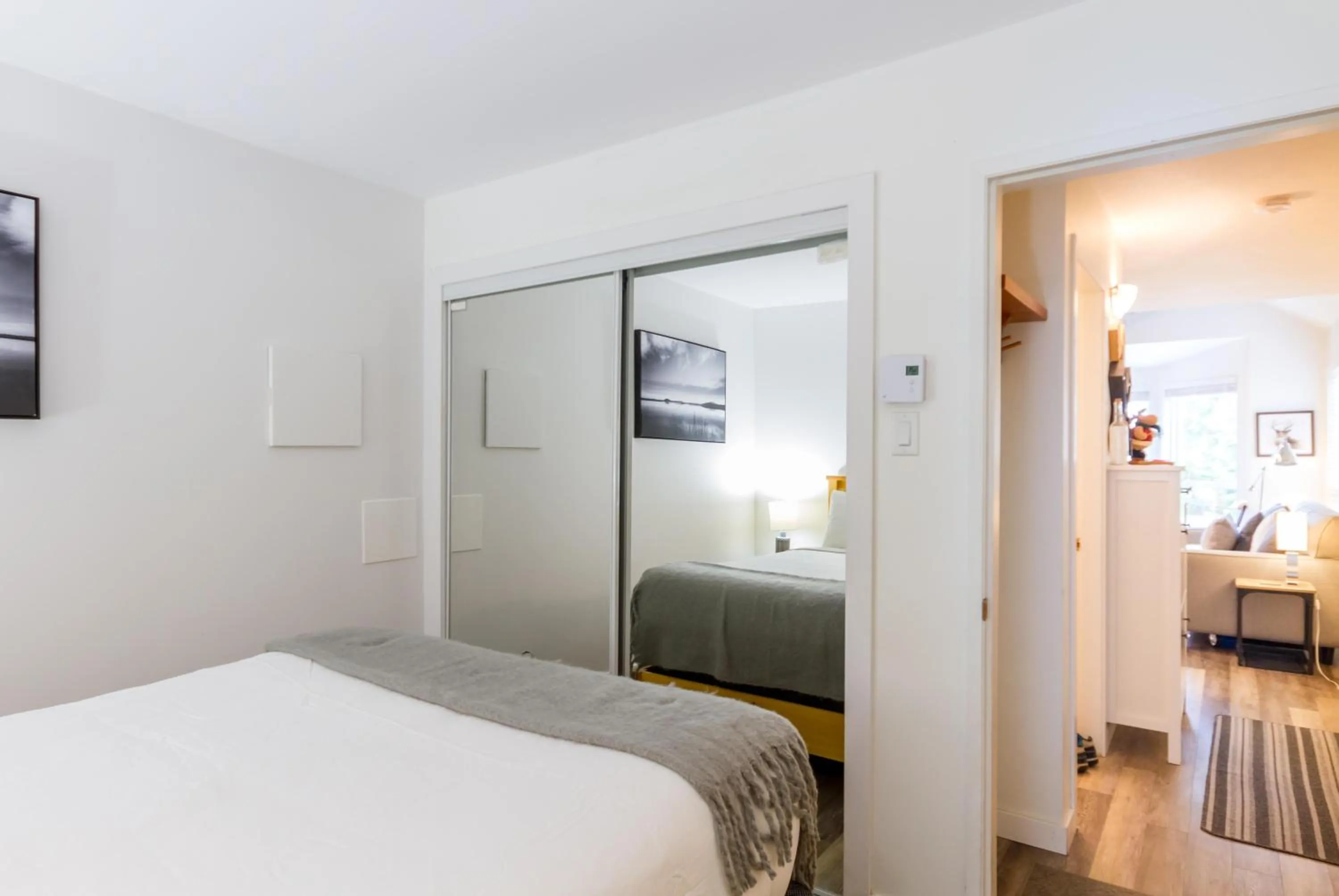 Bed in Cute and Cozy, walk to Gondola Ski in Out