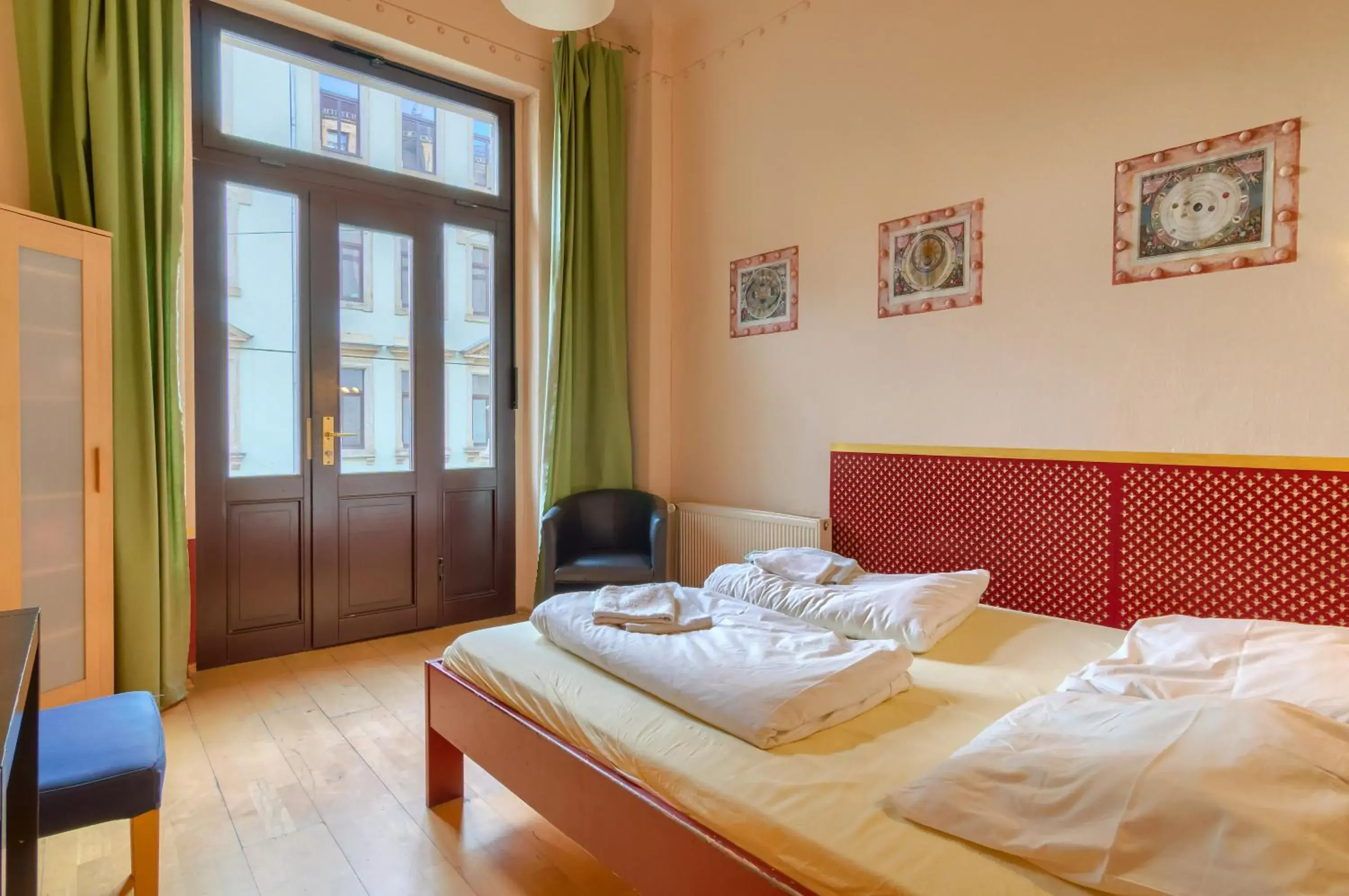 Double Room in Hostel Mondpalast Double Room in Hostel Mondpalast
