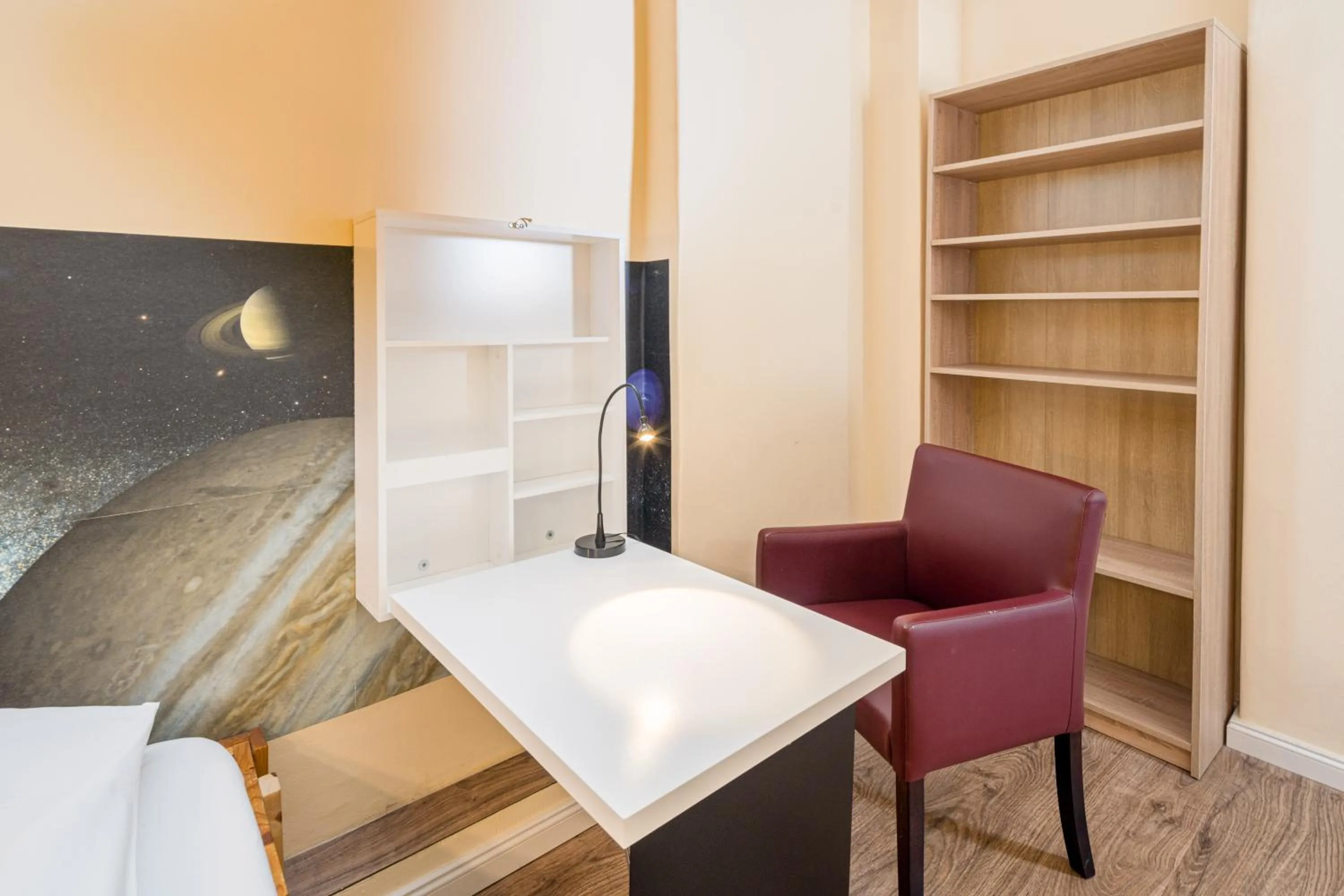 hair dresser, Bed in Hostel Mondpalast