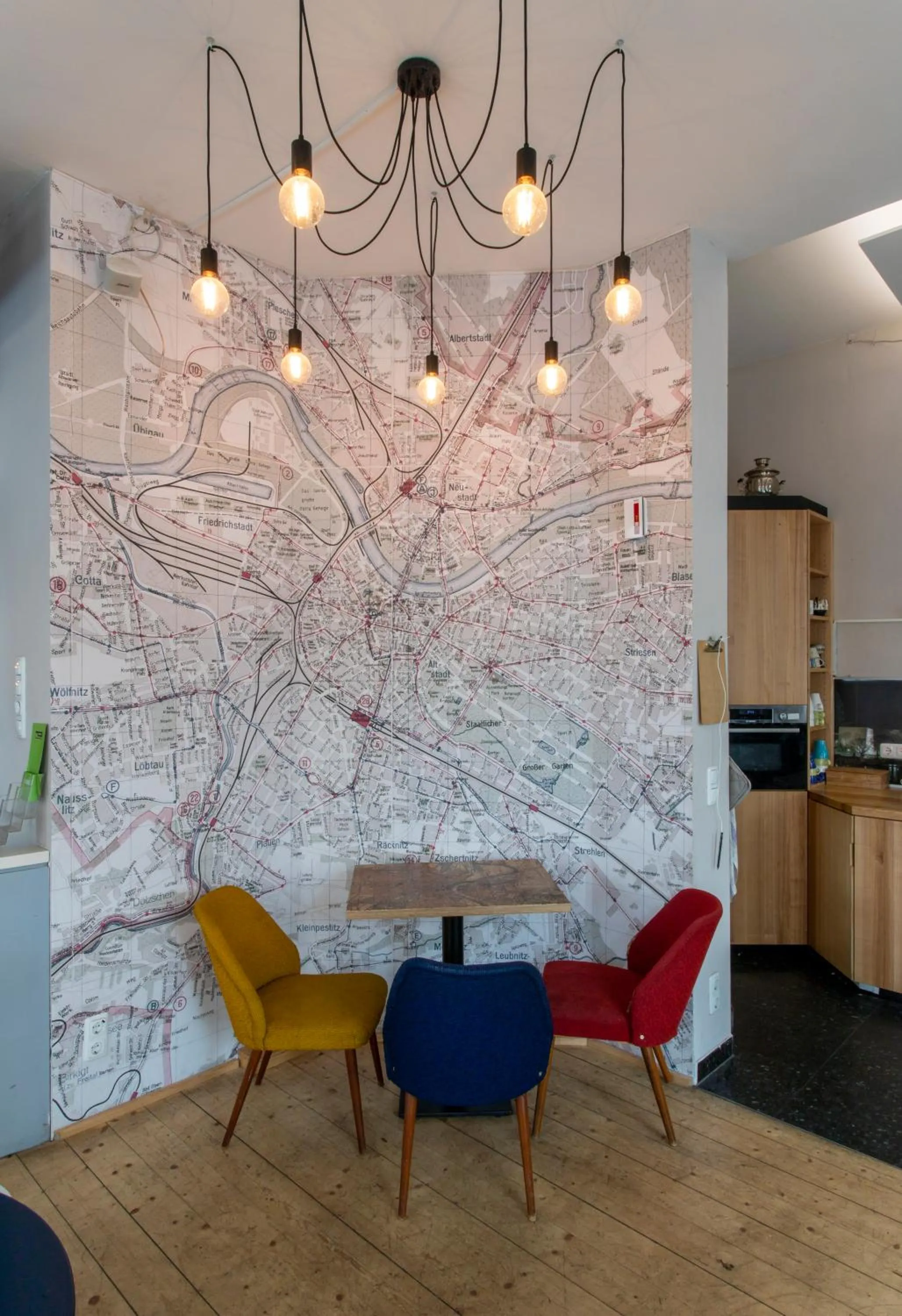 Communal lounge/ TV room in Hostel Mondpalast