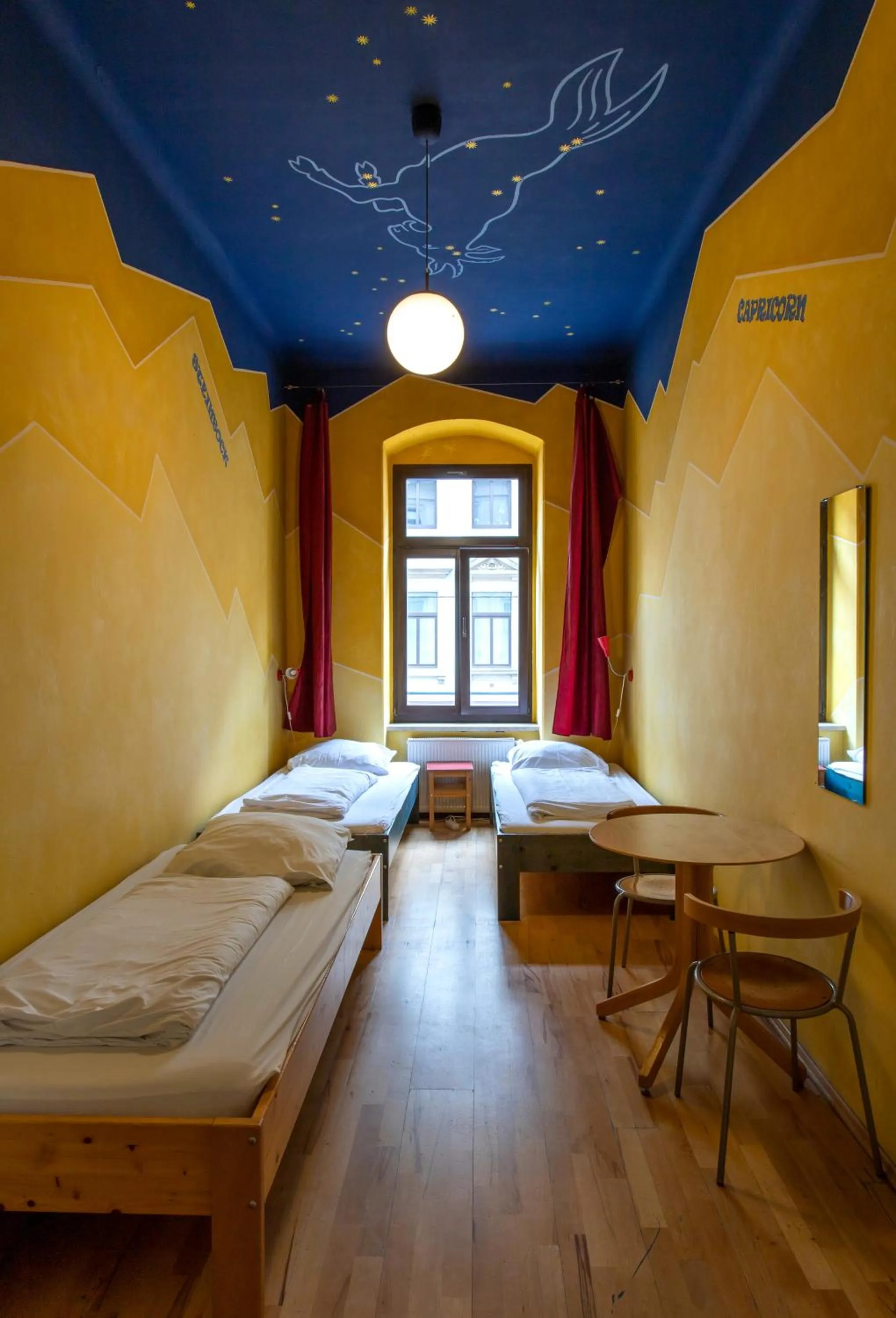 Photo of the whole room, Bed in Hostel Mondpalast