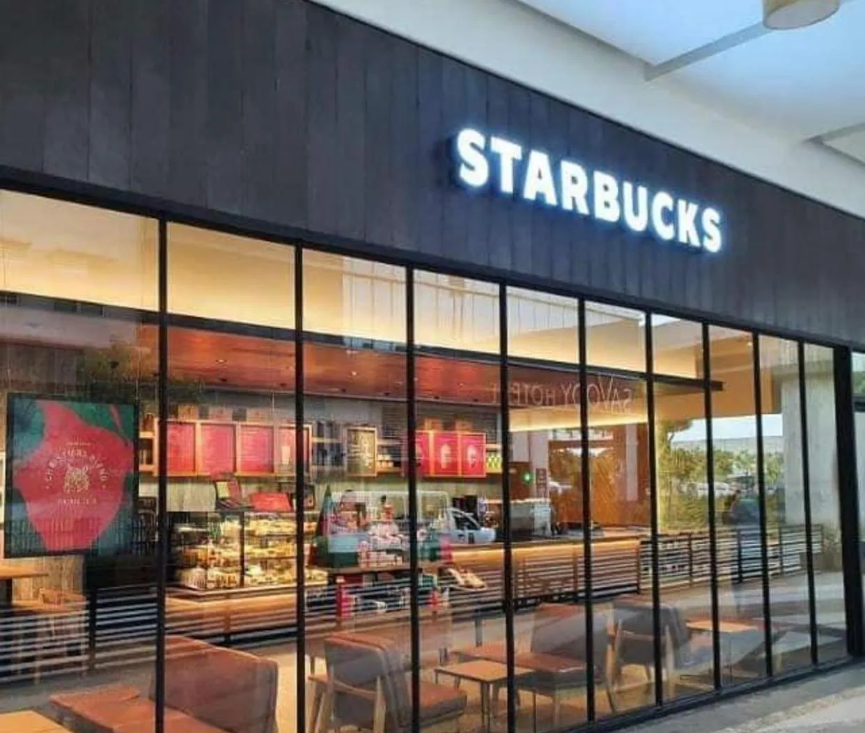 Food and drinks in 81 Newport Boulevard Cluster 4 - 8F across NAIA Airport, Terminal 3