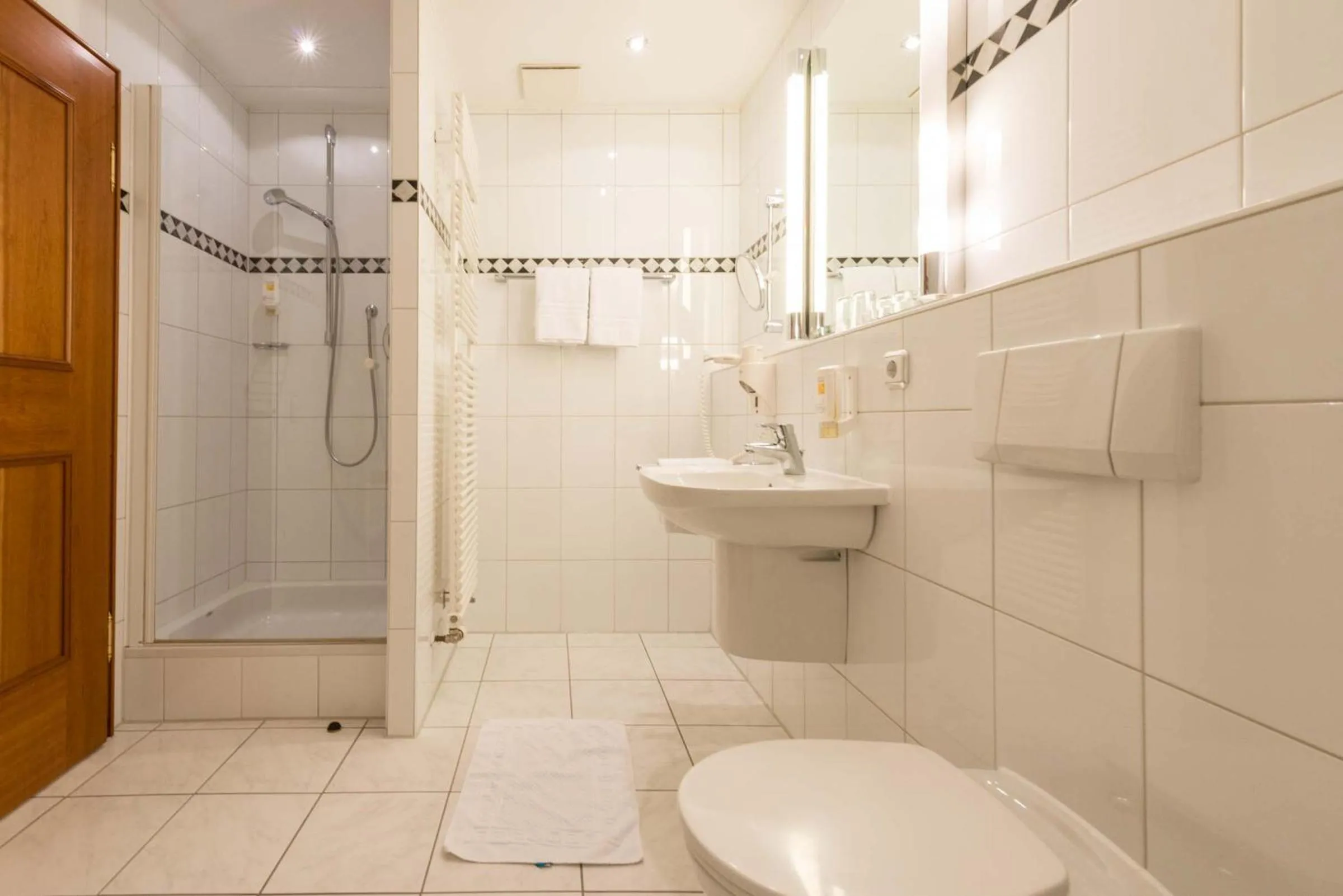 Shower in Hotel Fischerwirt