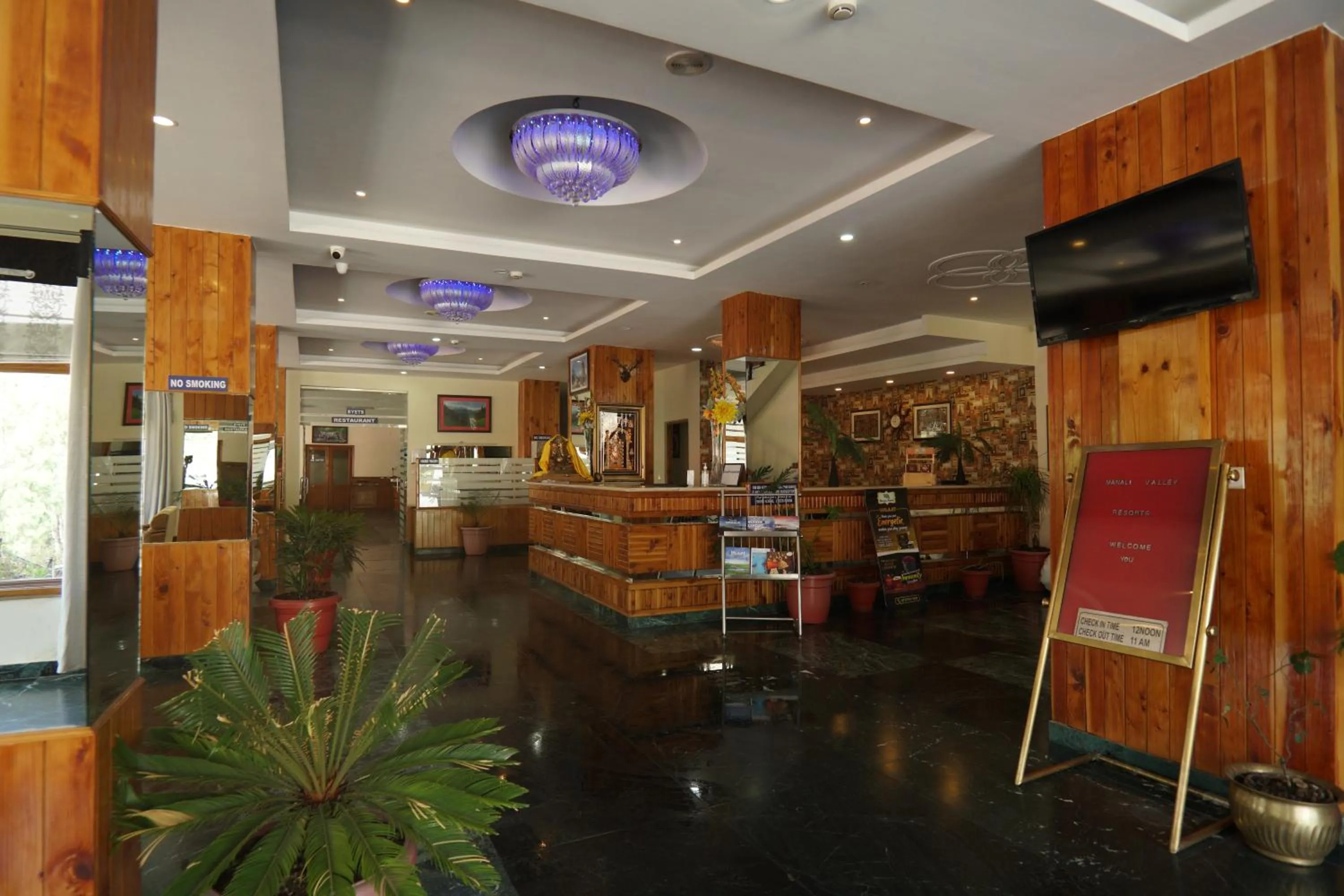 Lobby or reception in Manali Valley Resort