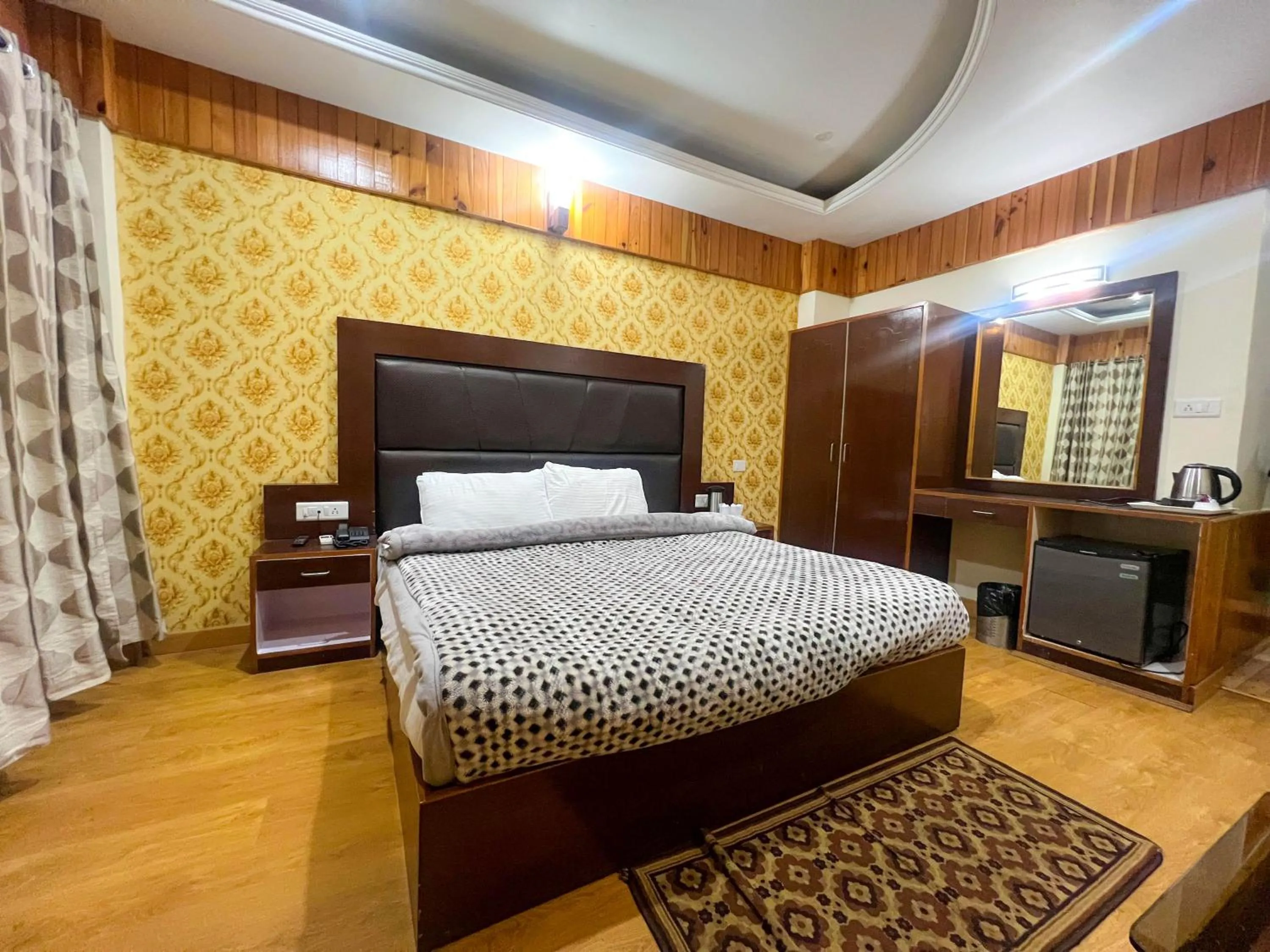 Bedroom, Bed in Manali Valley Resort
