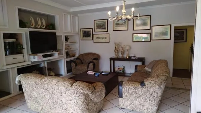 Communal lounge/ TV room in Buona Notte B&B Linden