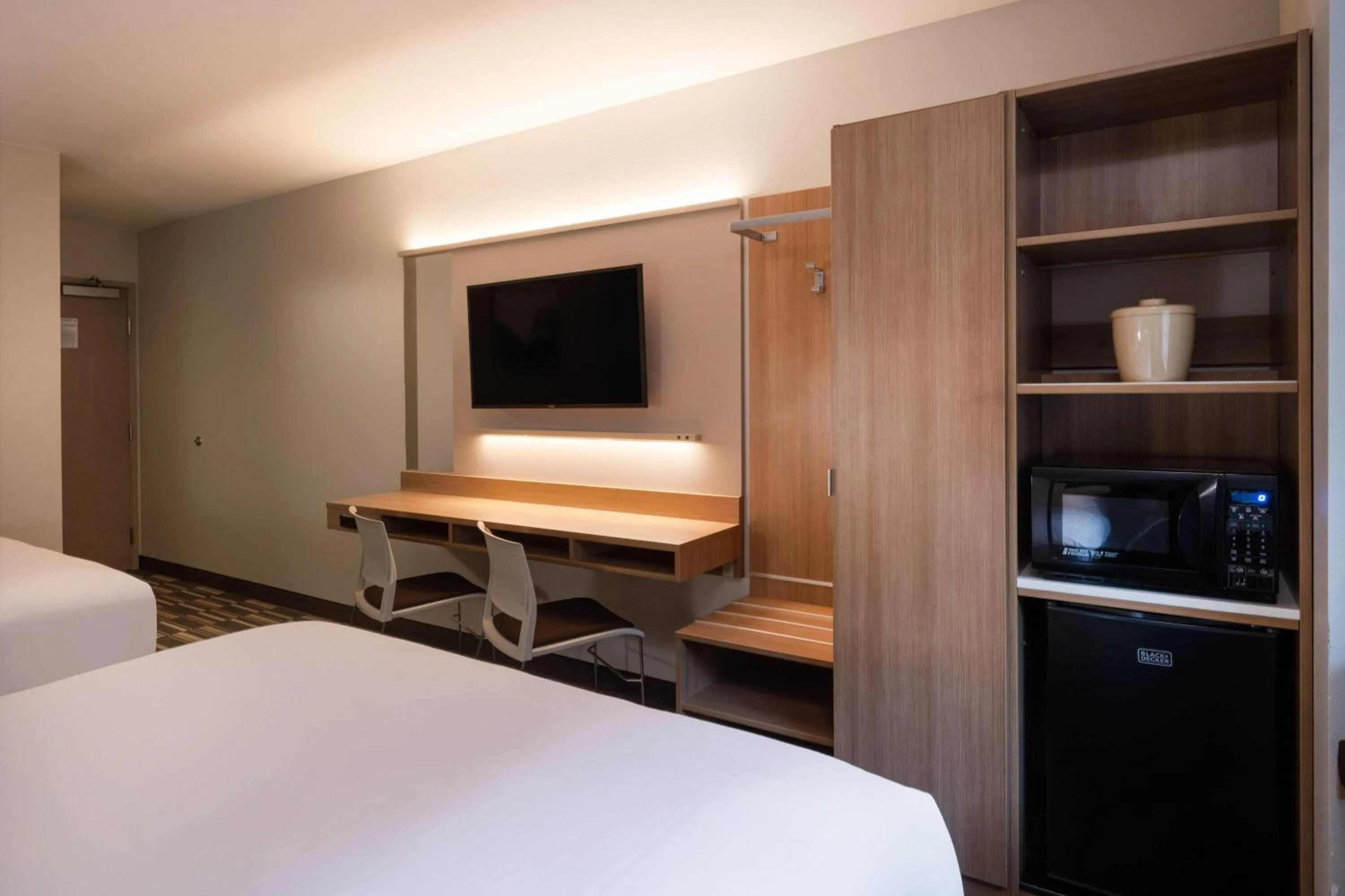 Photo of the whole room, Bed in Microtel Inn & Suites by Wyndham Georgetown Lake