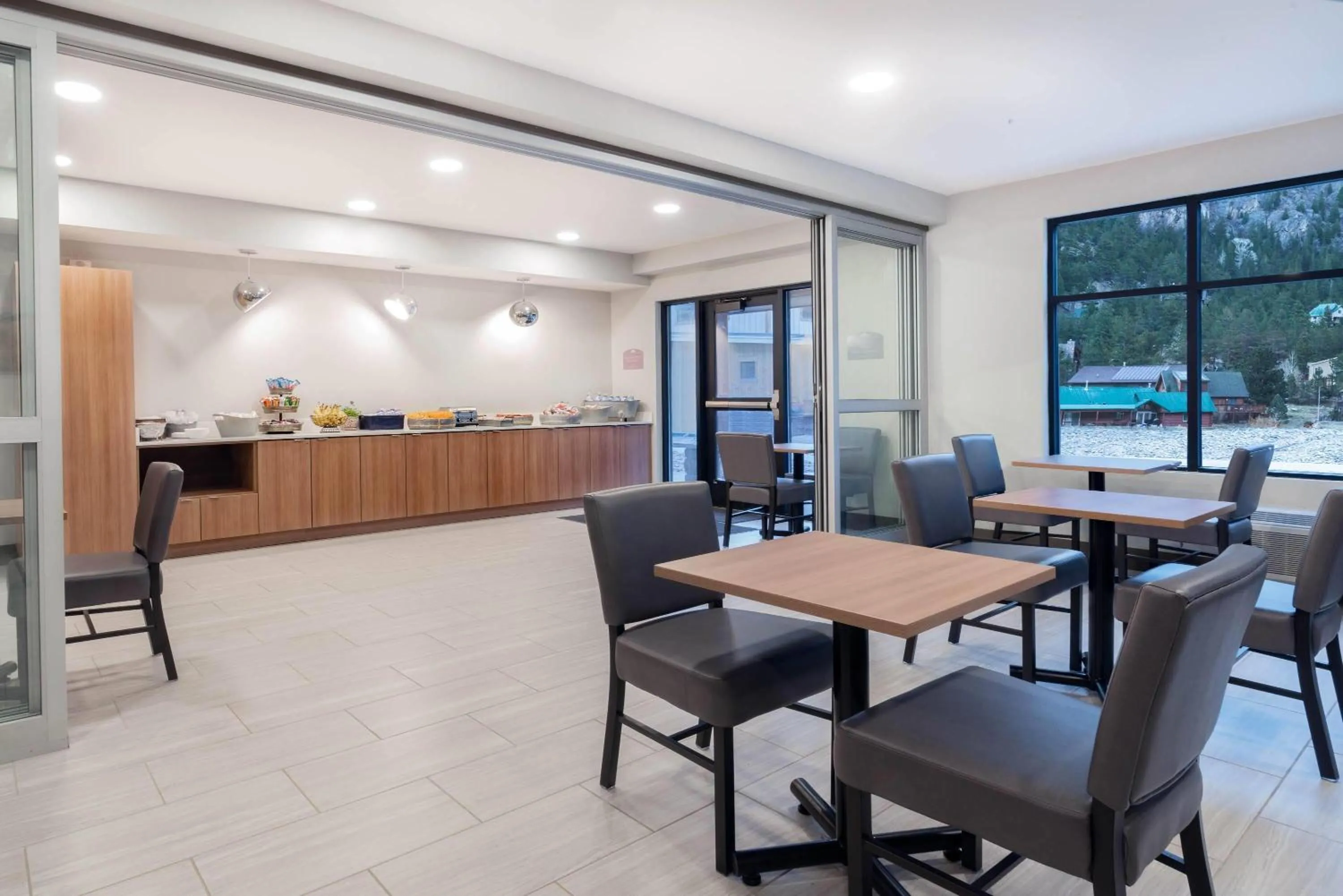 Breakfast in Microtel Inn & Suites by Wyndham Georgetown Lake