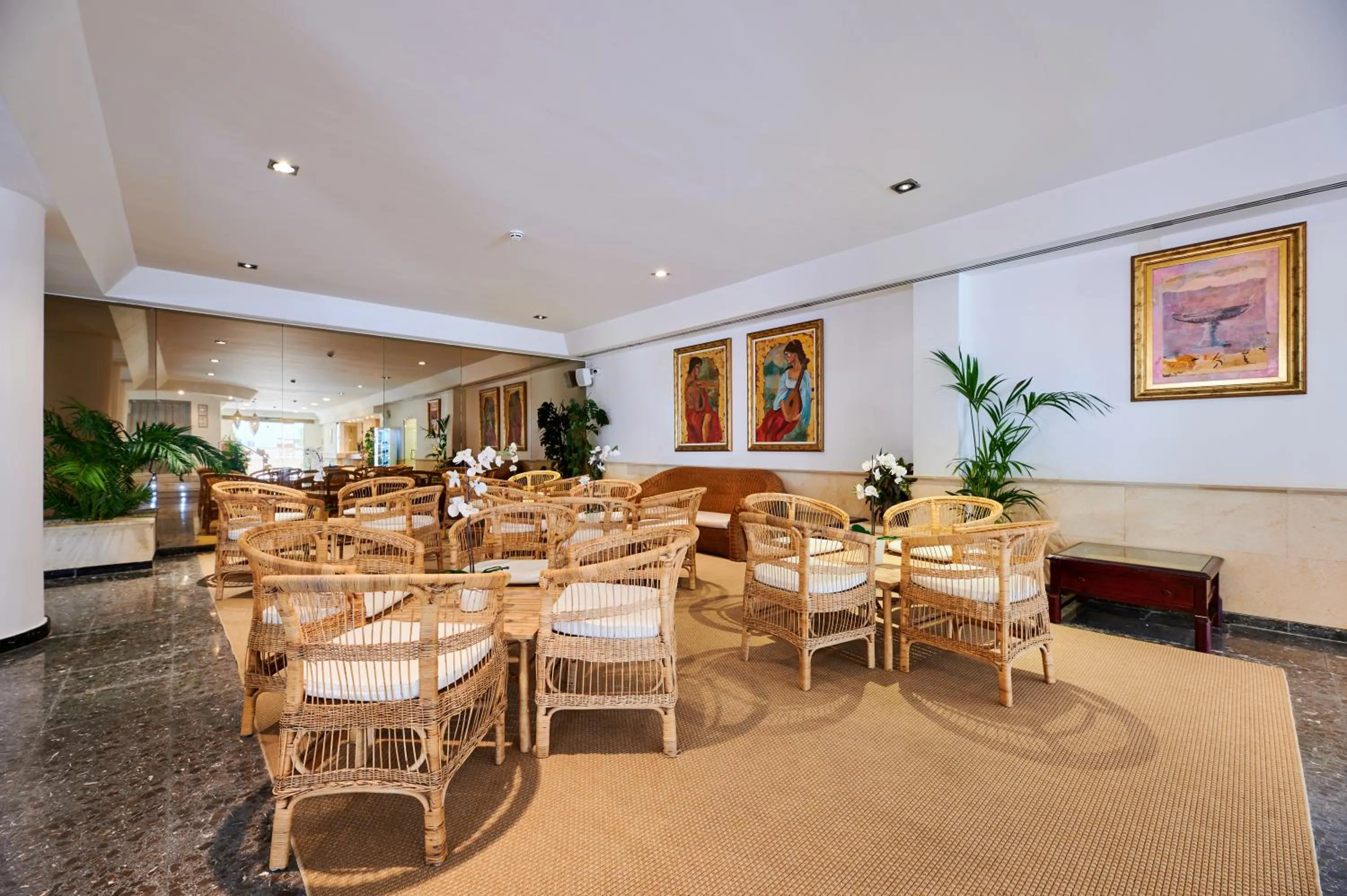 Restaurant/places to eat in Oberoy - Adults Only