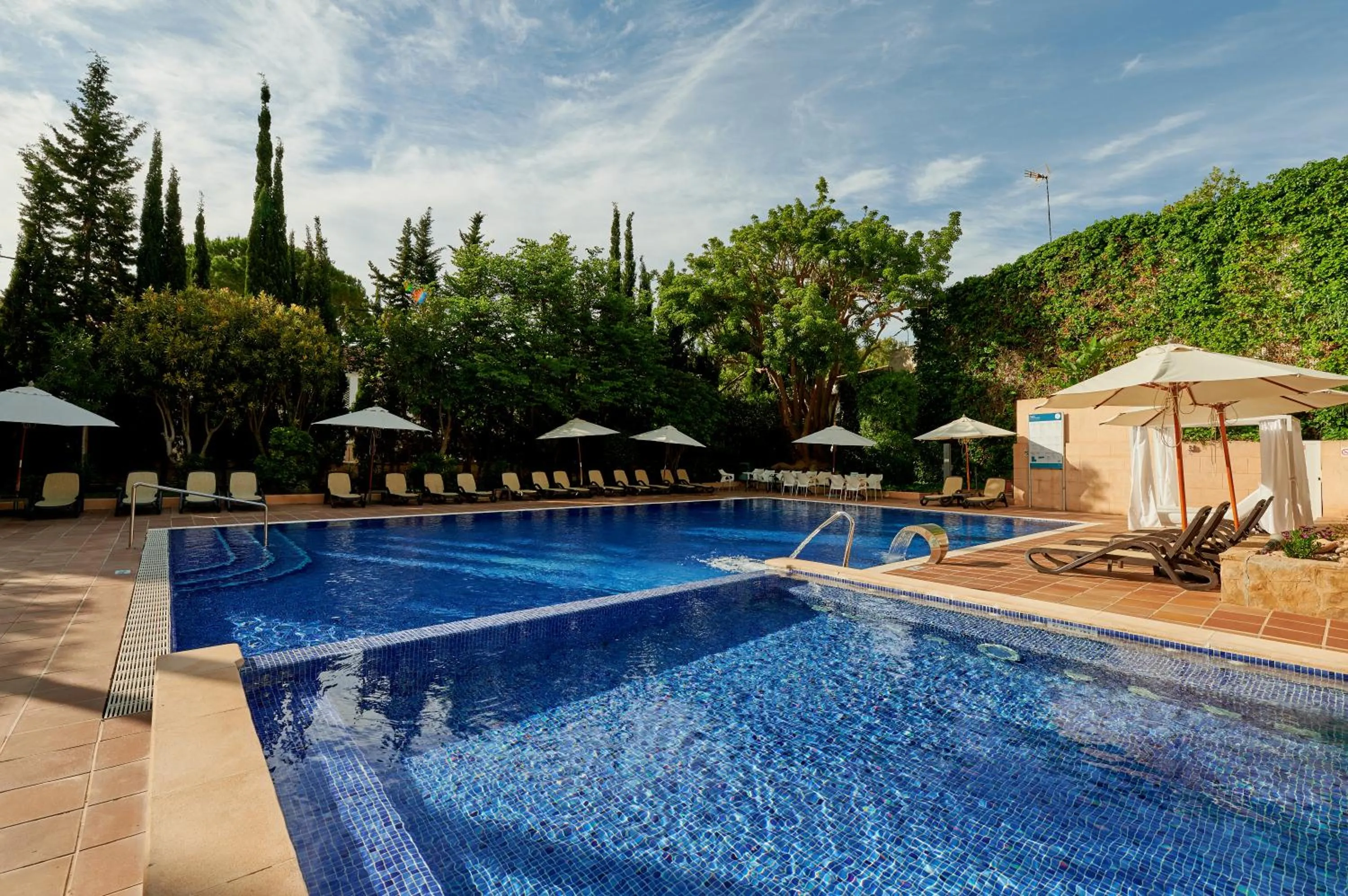 Swimming pool in Oberoy - Adults Only