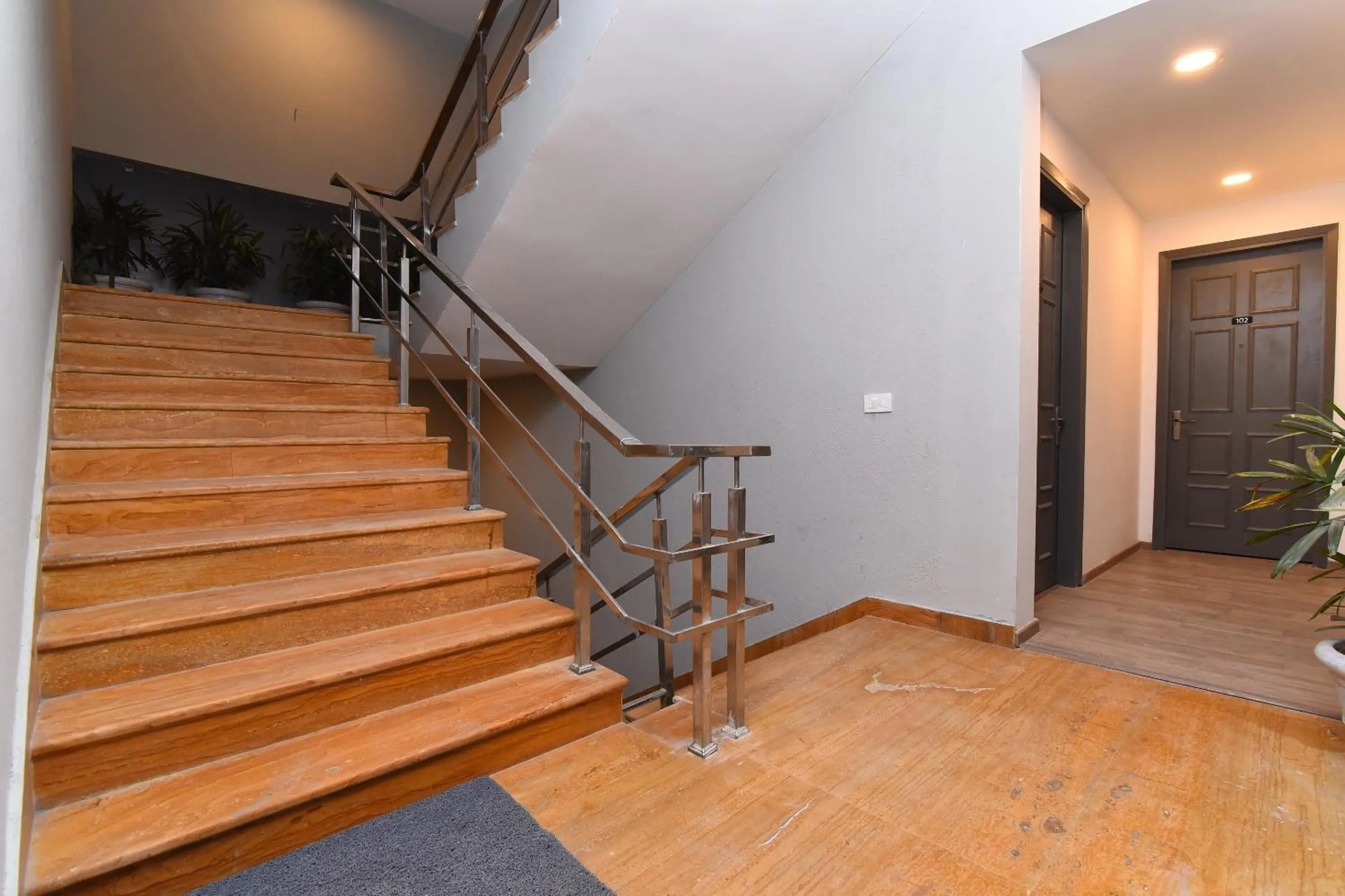 Lobby or reception in Townhouse Rudra Inn Near Chhatarpur Metro Station