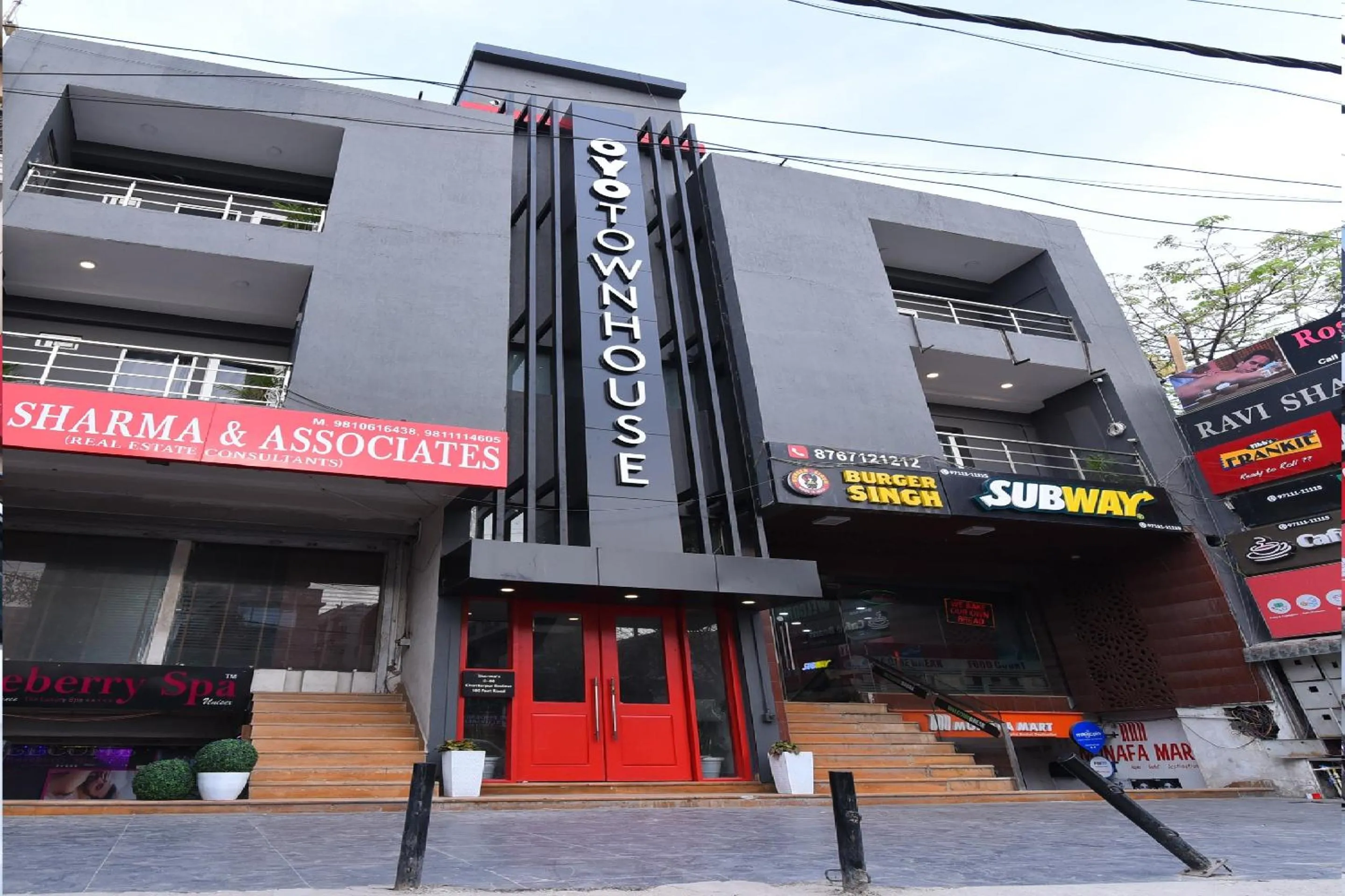 Facade/entrance in Townhouse Rudra Inn Near Chhatarpur Metro Station