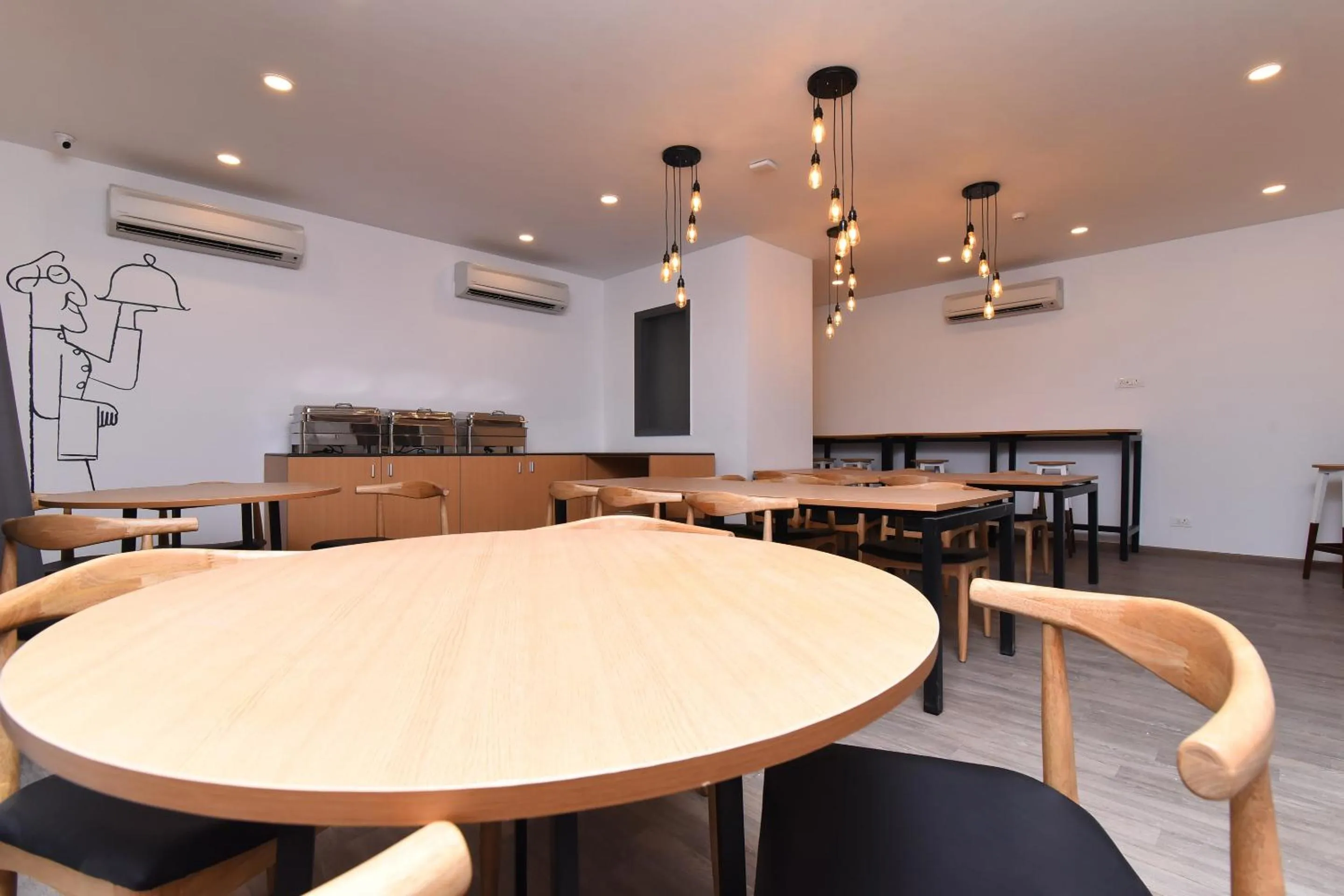 Restaurant/places to eat in Townhouse Rudra Inn Near Chhatarpur Metro Station