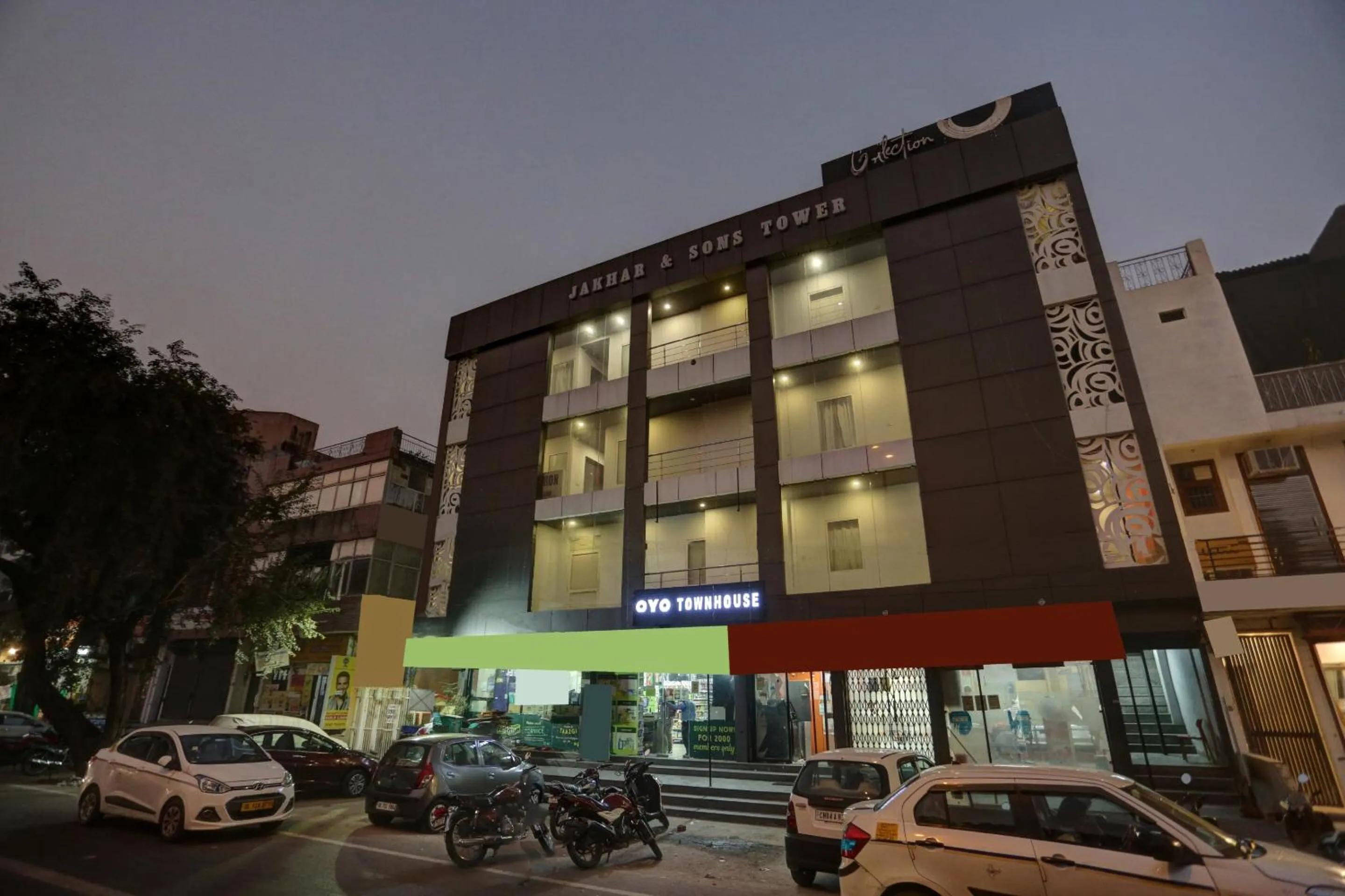 Facade/entrance in Townhouse Nangal Raya Pankha Road